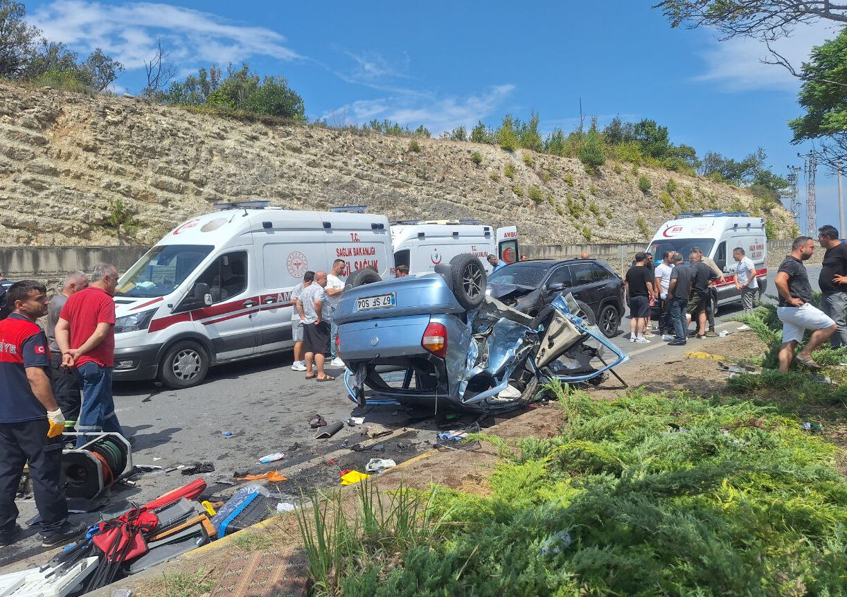 Ciple otomobilin çarpışmasında ortalık kan gölüne döndü Ciple otomobilin tartışmasında ortalık kan gölüne döndü - 1. Resim