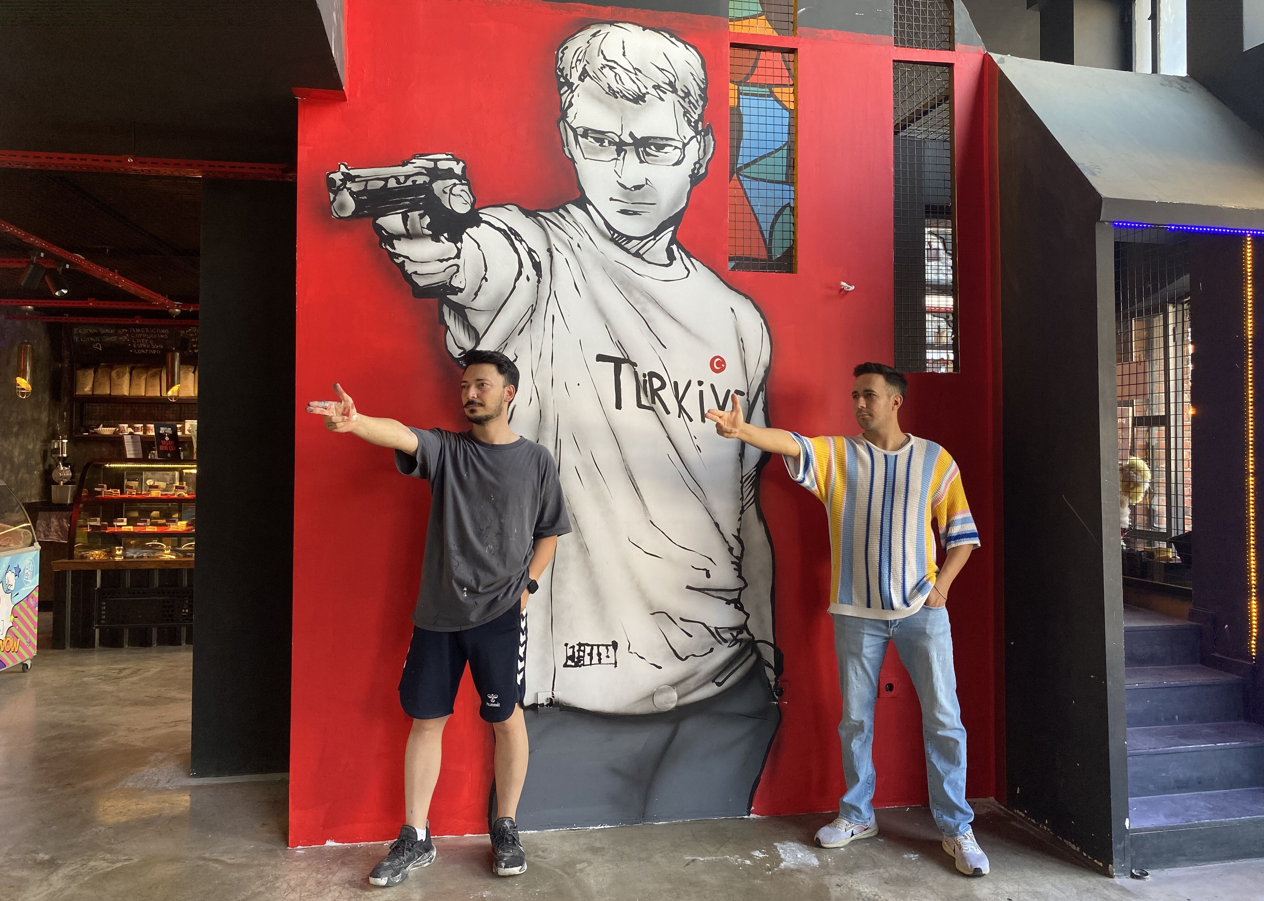 Dükkanın duvarına Yusuf Dikeç'in olimpiyatlardaki pozunu çizdirdi - 1. Resim