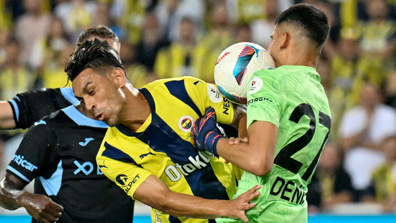 Kadıköy'de tek gol var! Mourinho'lu Fenerbahçe, Adana Demirspor engelini Dzeko ile geçti Kadıköy'de tek gol var! Mourinho'lu Fenerbahçe, Adana Demirspor engelini Dzeko ile geçti - 1. Resim