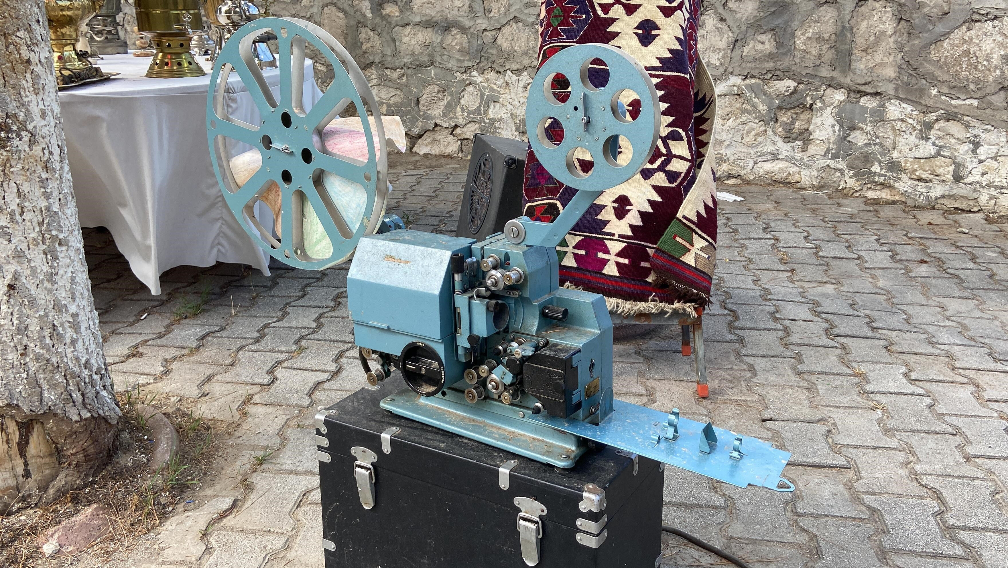 Karaman'da koleksiyonerliğe merak salan çocuğun antika sergisi şaşırttı Karaman'da koleksiyonerliğe merak salan çocuğun antika sergisi şaşırttı - 2. Resim