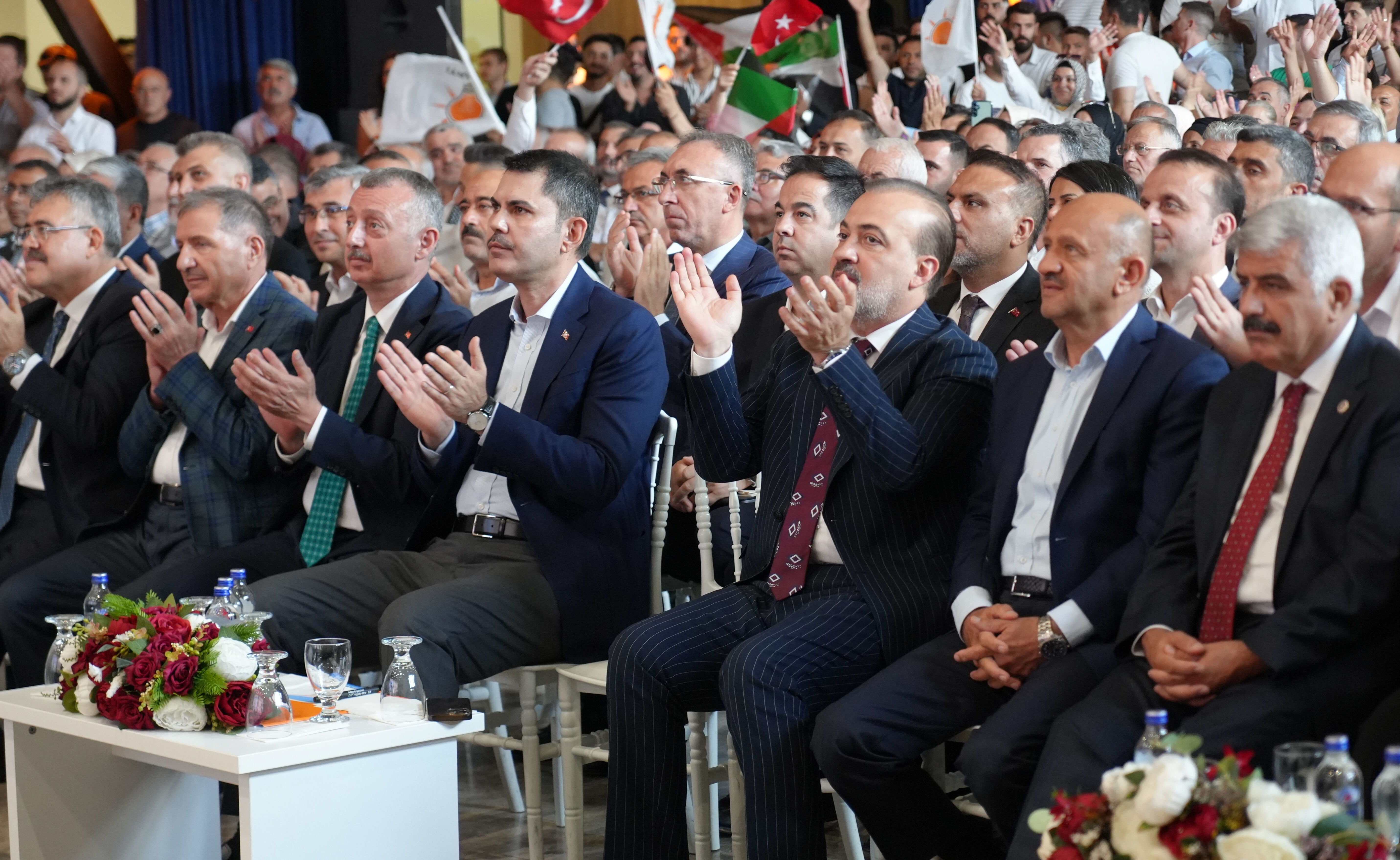 Murat Kurum'dan İmamoğlu'na sert tepki: Millet için para yok ama Paris'te parti yapmaya paraları buluyorlar - 1. Resim