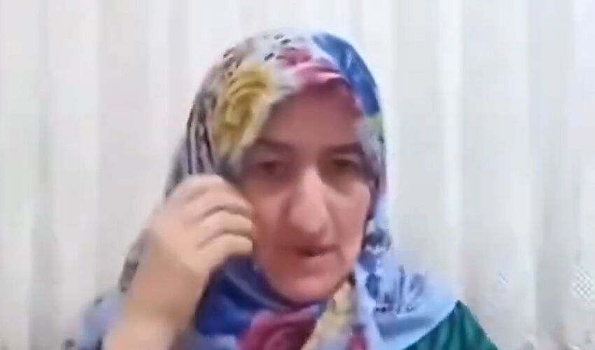 TikTok’ta ilginç canlı yayın! Defalarca balonla kafasına vurdu, ne yaptığına kimse anlam veremedi - 1. Resim