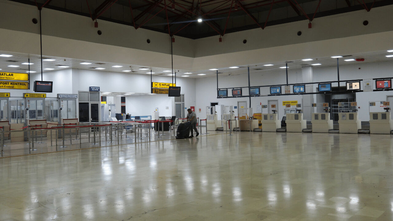 87 yıldır hizmet veren Adana Havalimanı taşınıyor! 10 Ağustos gece 00.00 itibarıyla yolcu uçuşlarına kapandı - 1. Resim