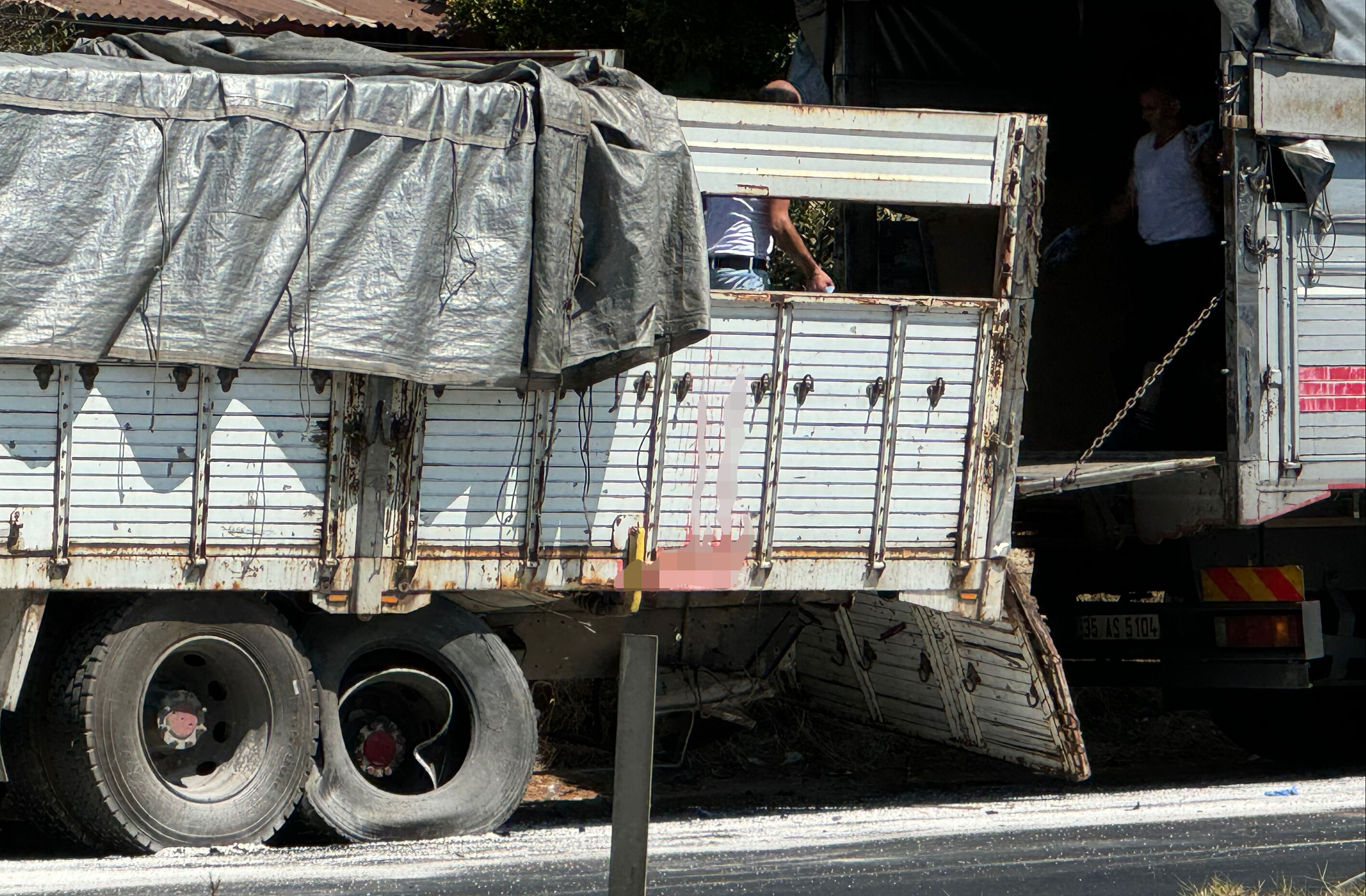 Ankara'nın ardından bu kez Manisa... Katliam gibi kazada 4 kişi hayatını kaybetti, yaralılar var - 1. Resim