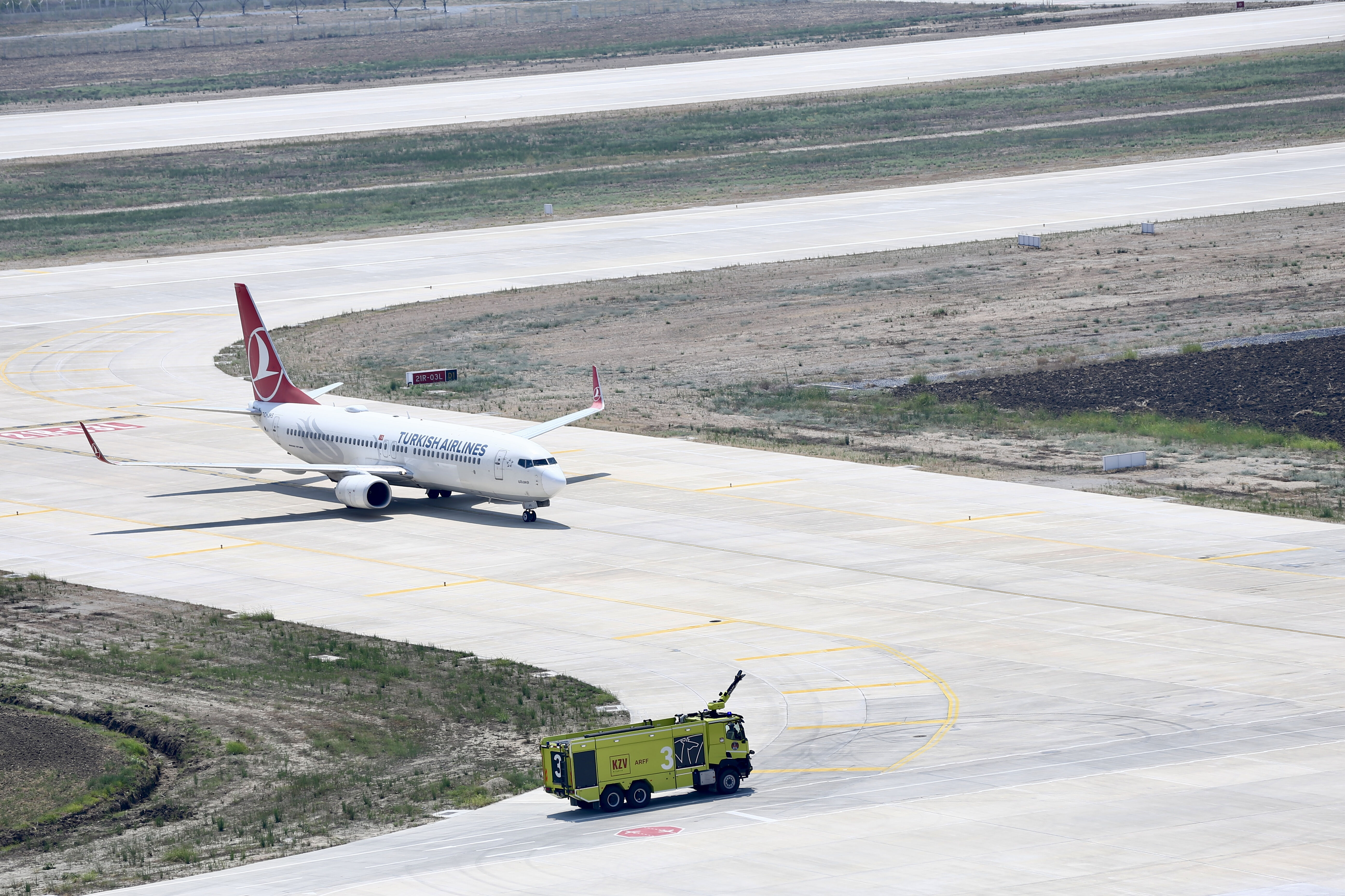 Çukurova Uluslararası Havalimanı'na pistlerine ilk yolcu uçağı iniş yaptı Çukurova Uluslararası Havalimanı'na pistlerine ilk yolcu uçağı iniş yaptı - 1. Resim