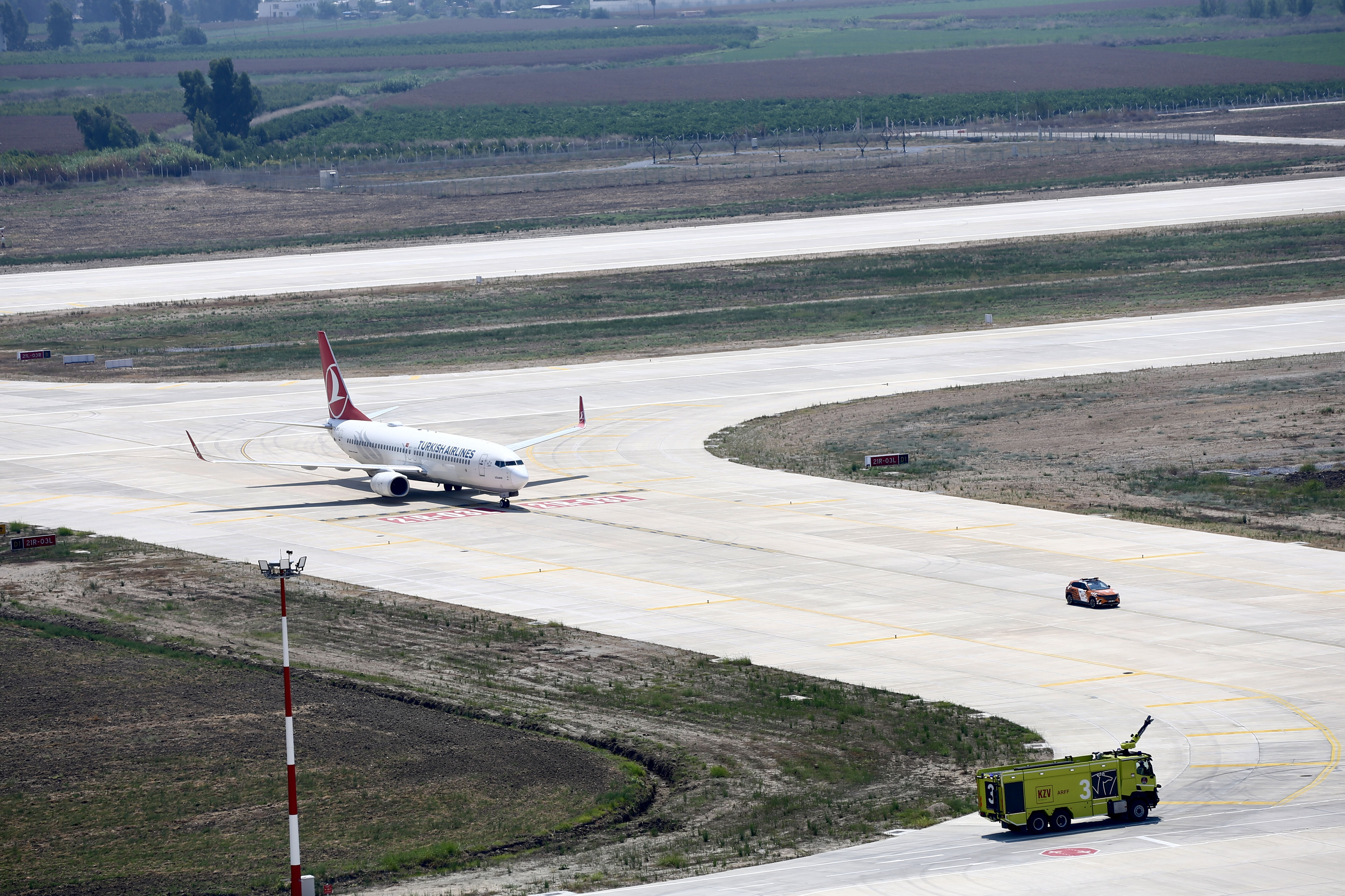 Çukurova Uluslararası Havalimanı'na pistlerine ilk yolcu uçağı iniş yaptı Çukurova Uluslararası Havalimanı'na pistlerine ilk yolcu uçağı iniş yaptı - 2. Resim
