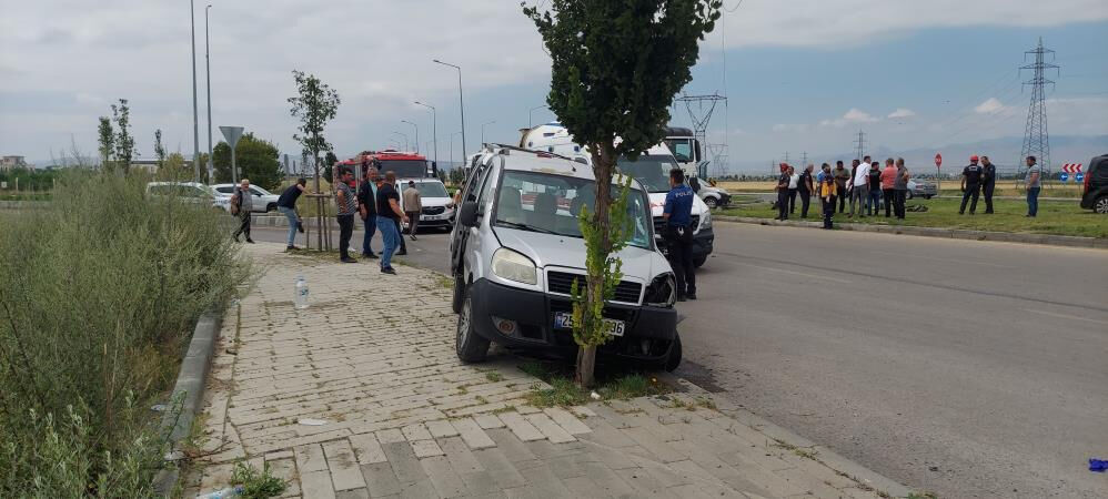 Erzurum'da can pazarı! Araçlar kafa kafaya çarpıştı, 9 kişi yaralandı - 3. Resim
