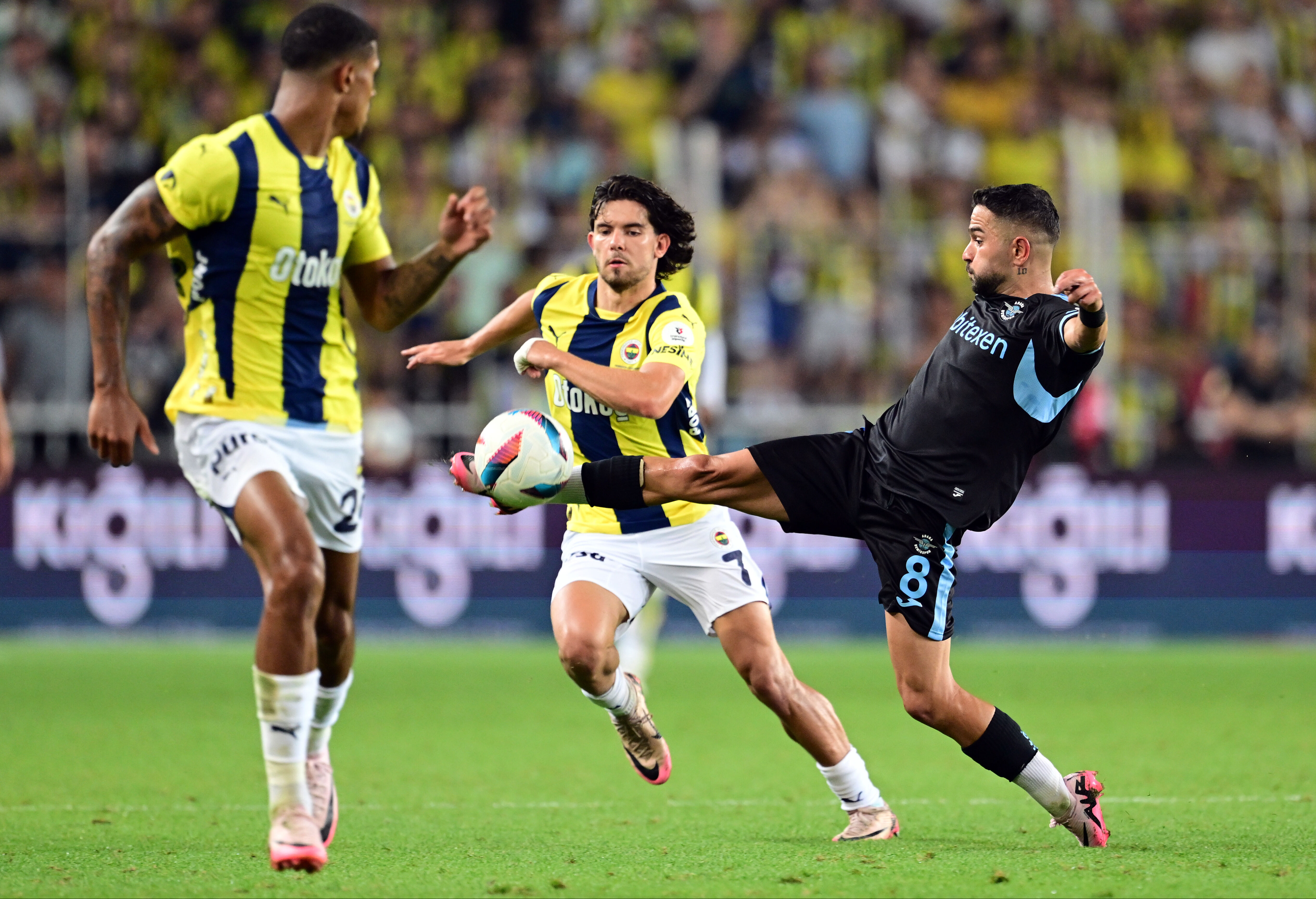 Ferdi Kadıoğlu Fenerbahçe'ye veda mı etti? O anlar sosyal medyada gündem oldu - 1. Resim