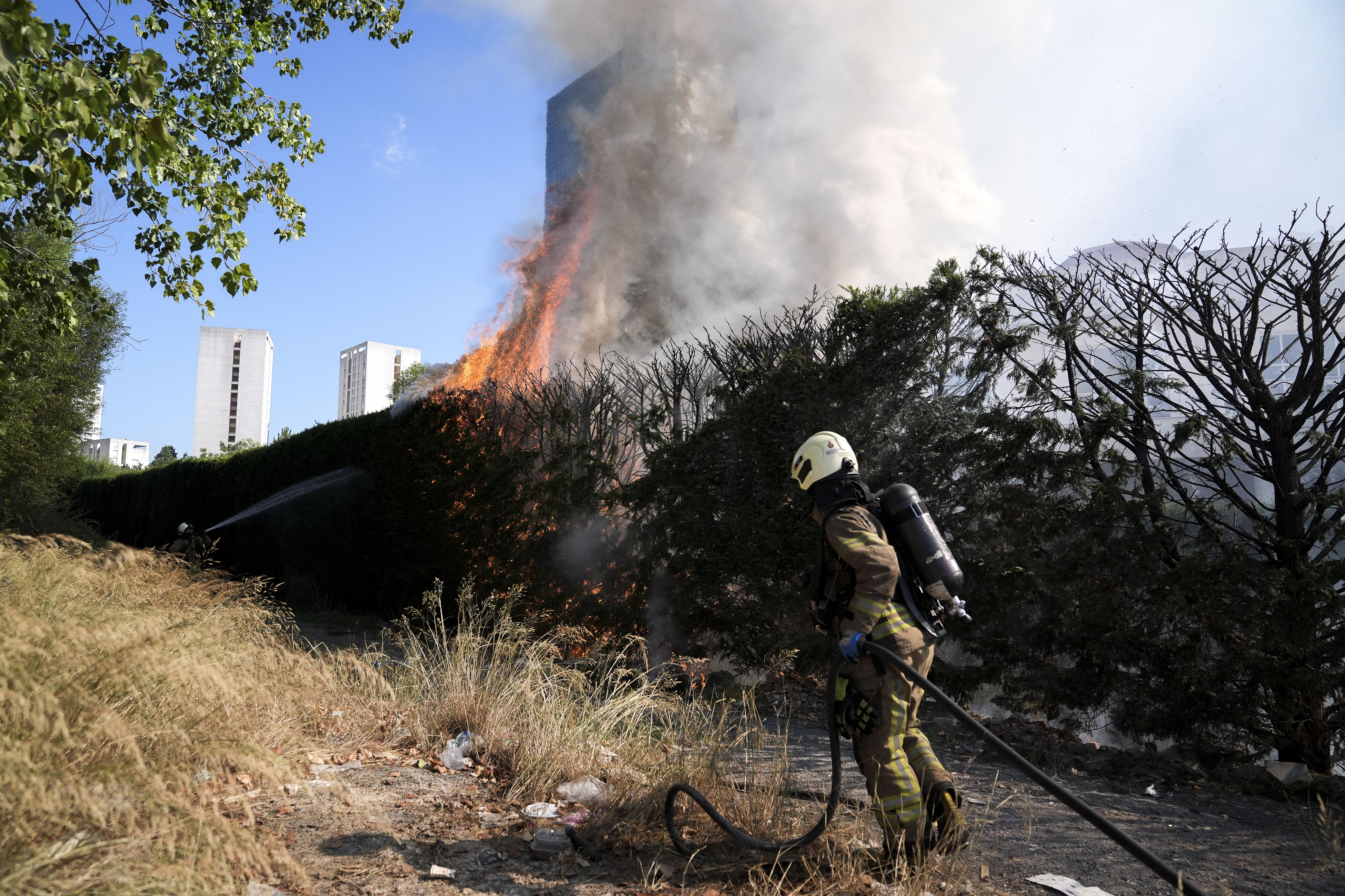 İstanbul Avcılar ve Ümraniye'de korkutan yangın - 2. Resim
