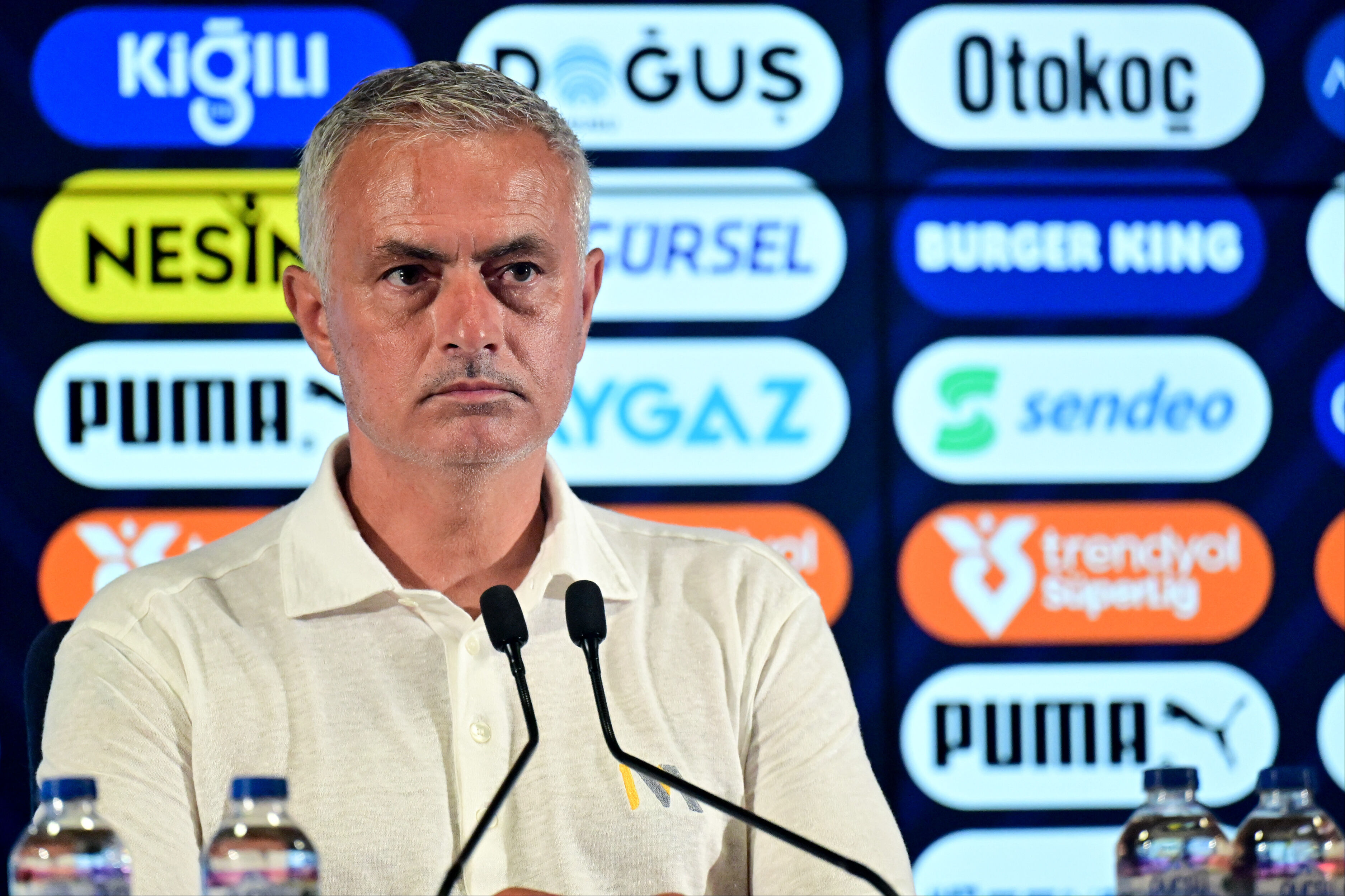 Jose Mourinho'dan Galatasaray'a hakem göndermesi! Adana Demirspor maçı sonrası flaş sözler Jose Mourinho'dan Galatasaray'a hakem göndermesi! Adana Demirspor maçı sonrası flaş sözler - 1. Resim