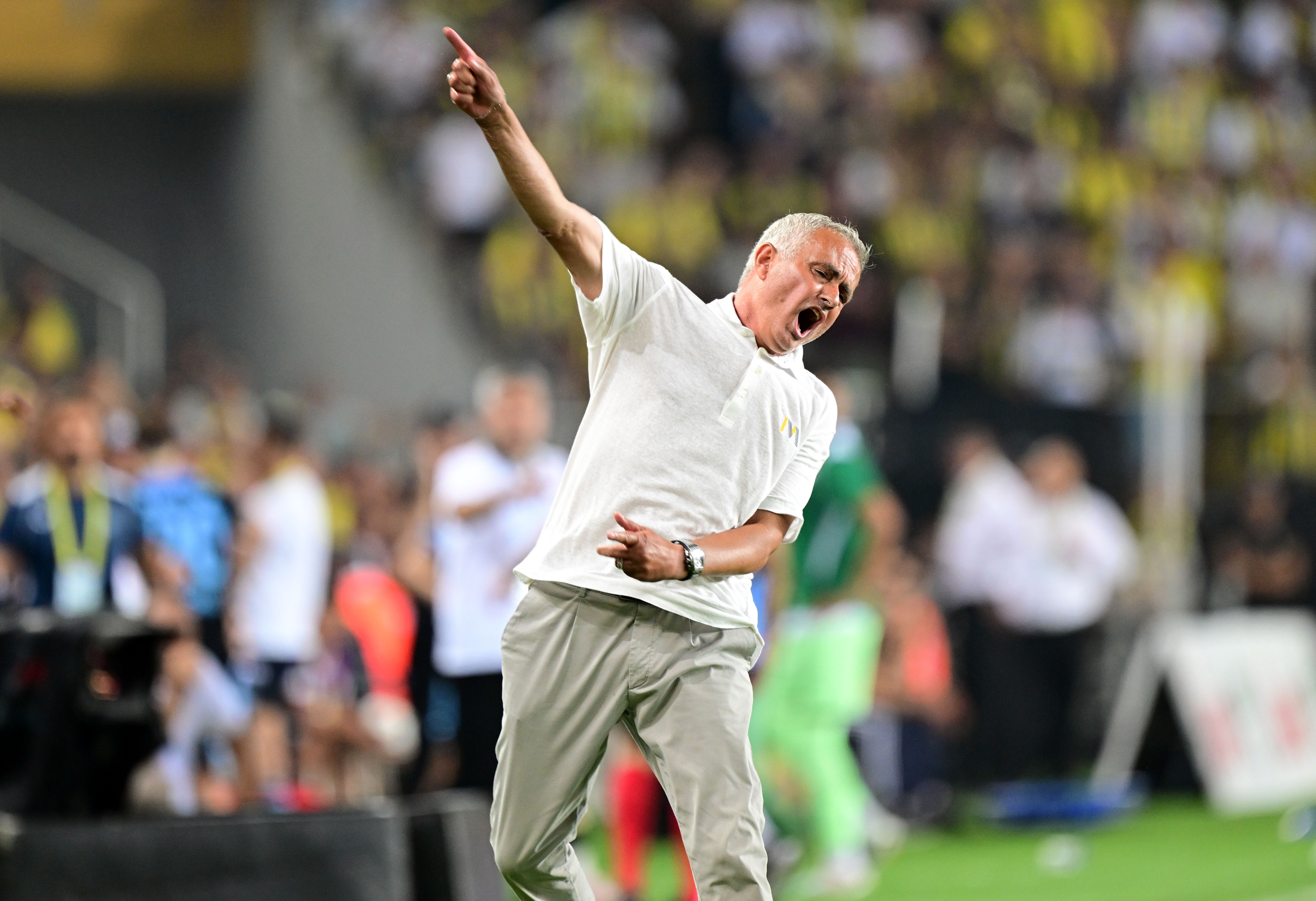 Jose Mourinho'dan Galatasaray'a hakem göndermesi! Adana Demirspor maçı sonrası flaş sözler Jose Mourinho'dan Galatasaray'a hakem göndermesi! Adana Demirspor maçı sonrası flaş sözler - 4. Resim