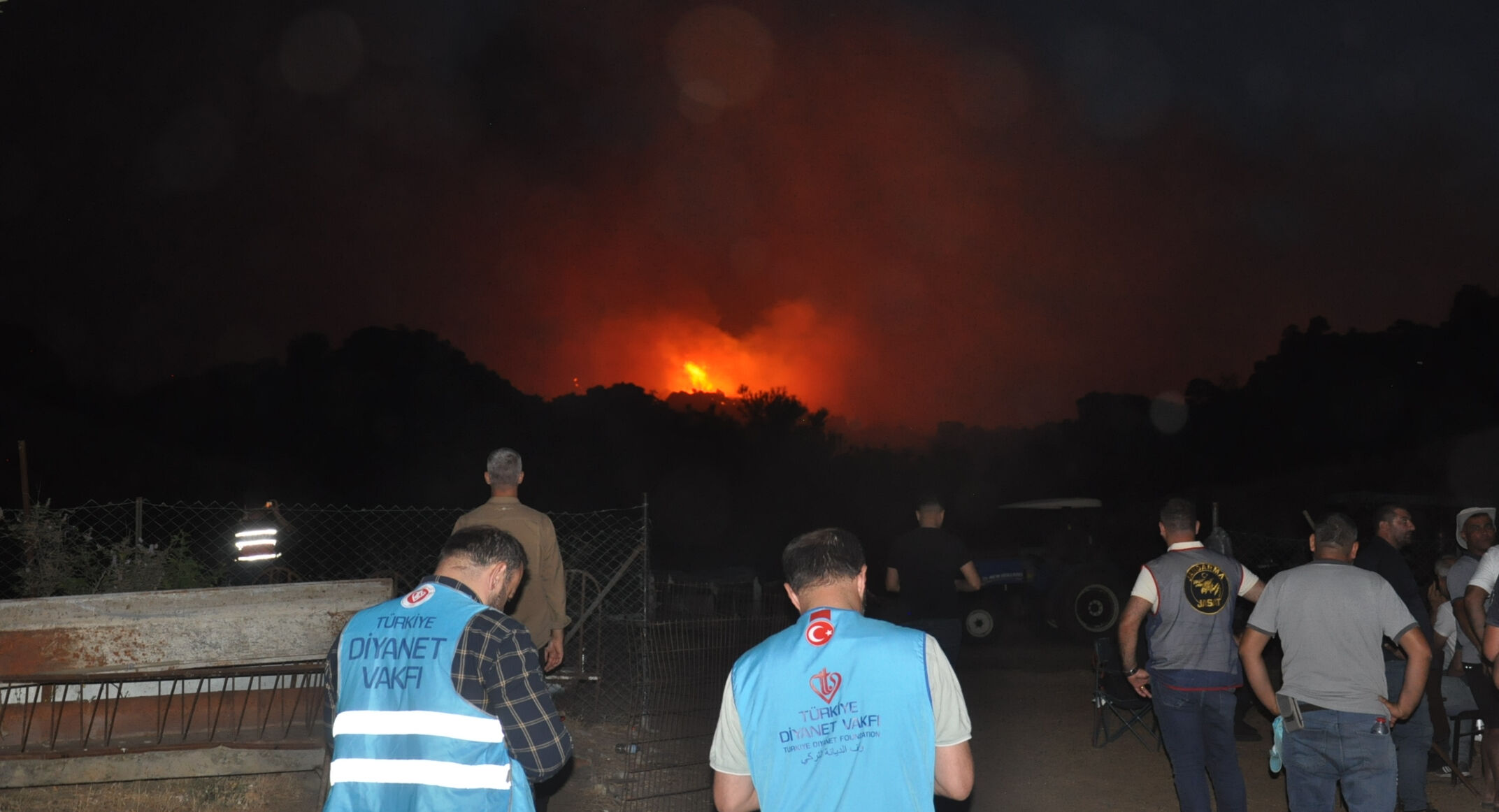 Manisa Salihli'de dün başlayan orman yangını sürüyor! Ekipler teyakkuz halinde Manisa Salihli'de dün başlayan orman yangını sürüyor! Ekipler teyakkuz halinde - 1. Resim