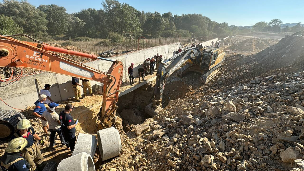 Tuzla'da şantiyede g&ouml;&ccedil;&uuml;k! 2 iş&ccedil;i enkaz altında - 1. Resim