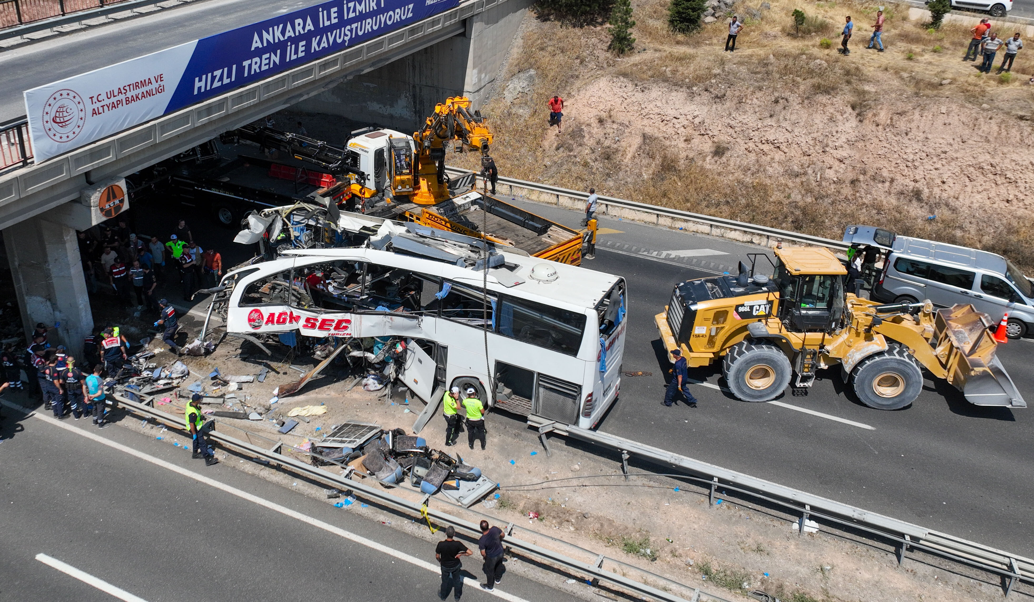 9 kişinin öldüğü katliam gibi kazada ön rapor çıktı! Oklar şoförü gösteriyor - 1. Resim