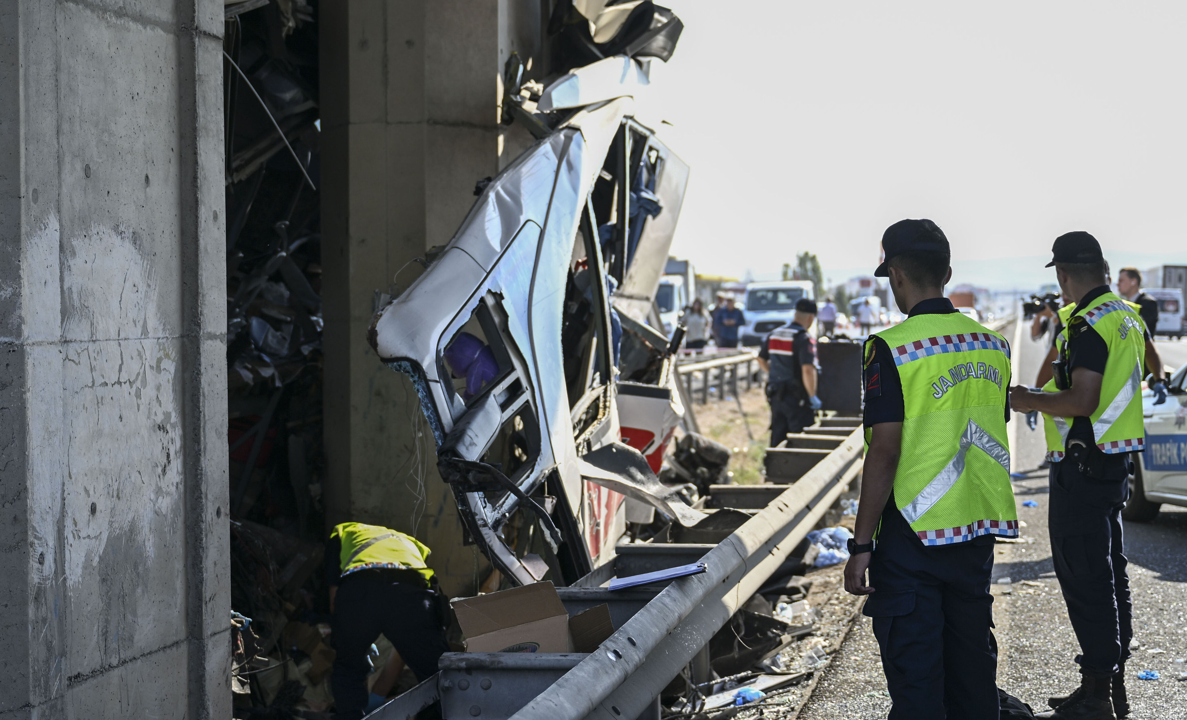 9 kişinin öldüğü katliam gibi kazada ön rapor çıktı! Oklar şoförü gösteriyor - 2. Resim