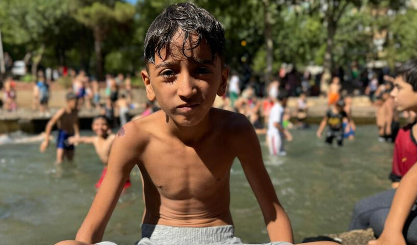 ‘Abe sıcaktır’ dedi, fenomen oldu! Diyarbakırlı Halil’i tanımayan yok, ünlüler de sesini kullanıyor - 3. Resim