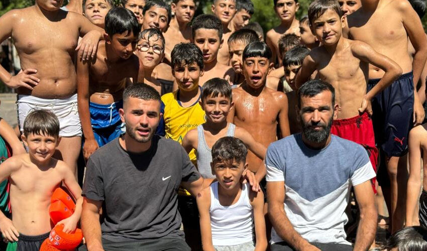 ‘Abe sıcaktır’ dedi, fenomen oldu! Diyarbakırlı Halil’i tanımayan yok, ünlüler de sesini kullanıyor - 4. Resim