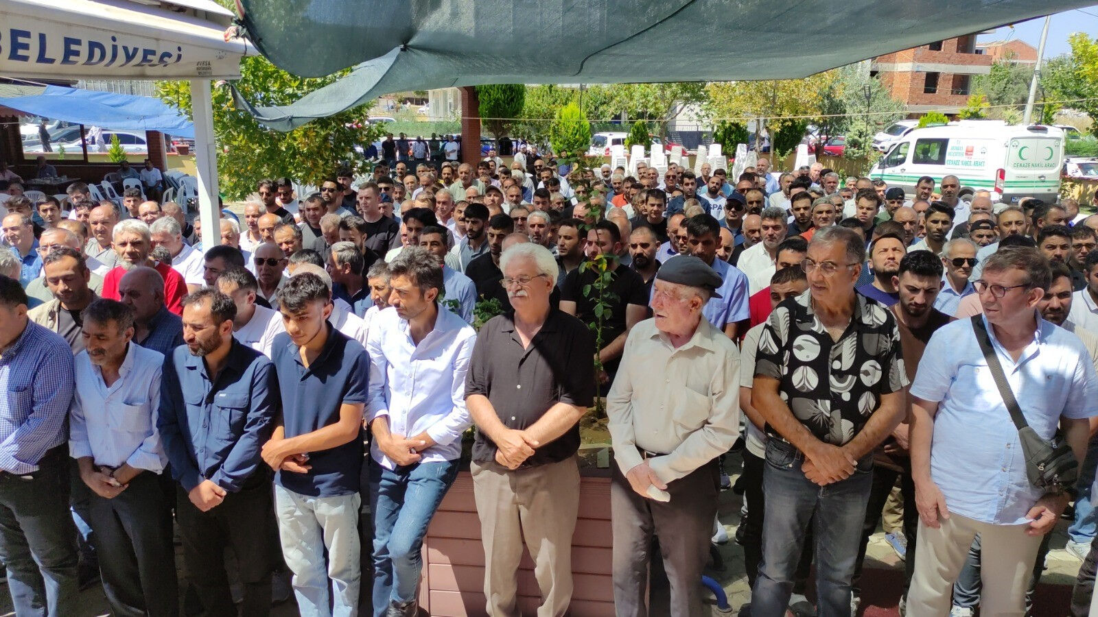 Ardahan Belediye Başkanı'nın şoförü Güntay Hoş toprağa verildi: Tabutunu başkanlar taşıdı - 3. Resim