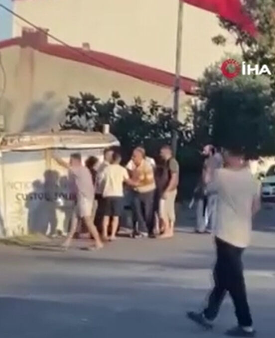 Başakşehirde ortalık karıştı, iki aile birbirine girdi! Yaralılar var Başakşehirde ortalık karıştı, iki aile birbirine girdi! Yaralılar var - 2. Resim