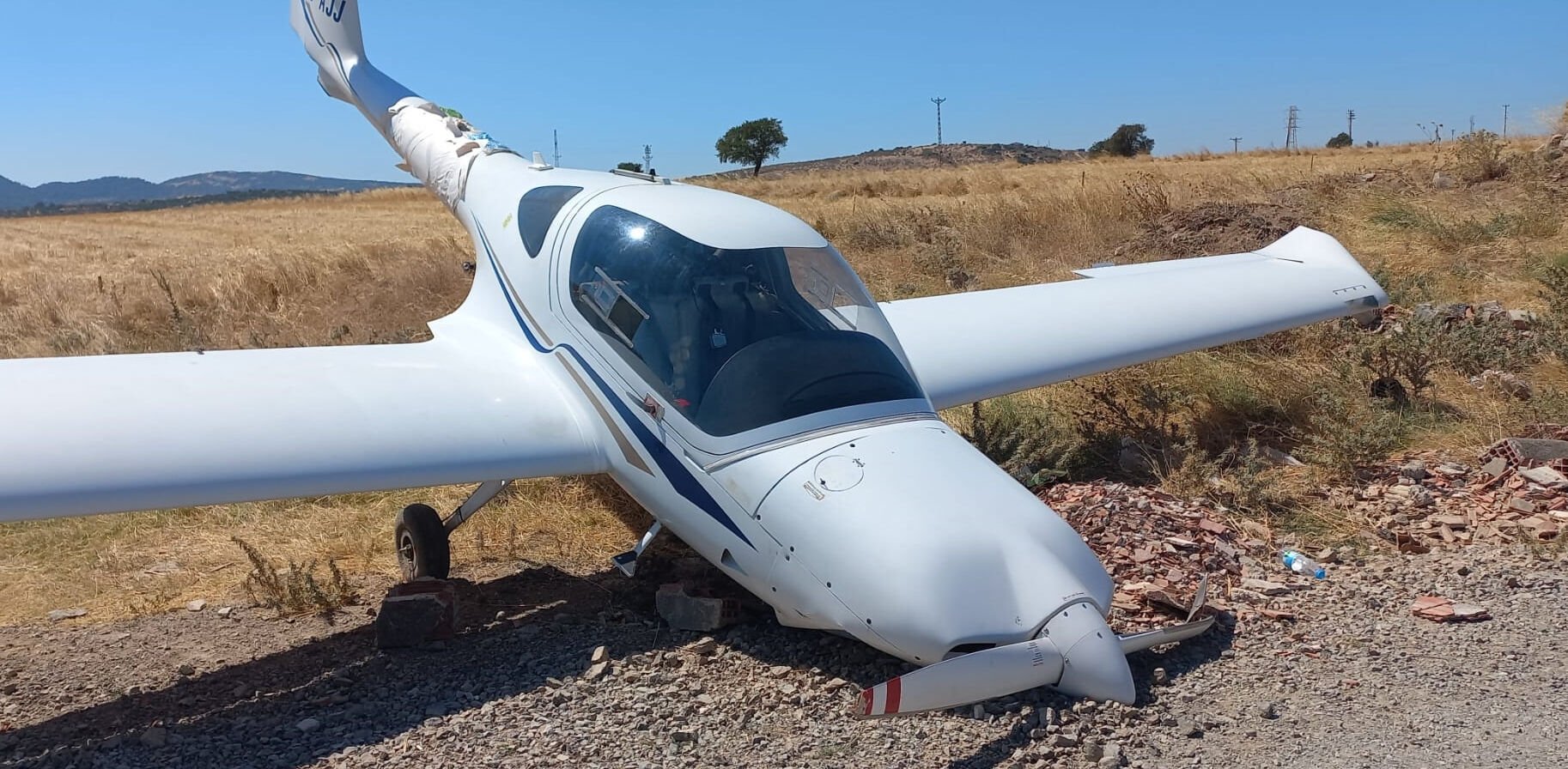 Çanakkale'de eğitim uçağı sert iniş yaptı! 2 pilot yaralandı - 1. Resim