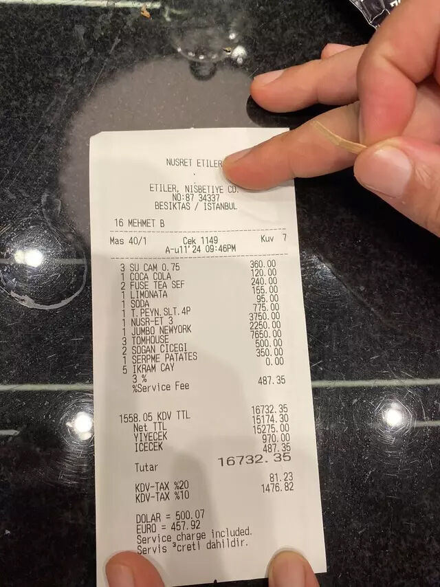 Nusret’e gidip 7 kişinin yediği hesabı paylaştı, sosyal medya ikiye bölündü - 1. Resim