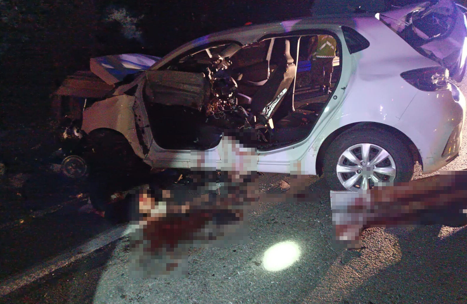 Otomobil bariyerlere çarptı; uzman çavuş ve hemşire eşi hayatını kaybetti Otomobil bariyerlere çarptı; uzman çavuş ve hemşire eşi hayatını kaybetti - 1. Resim