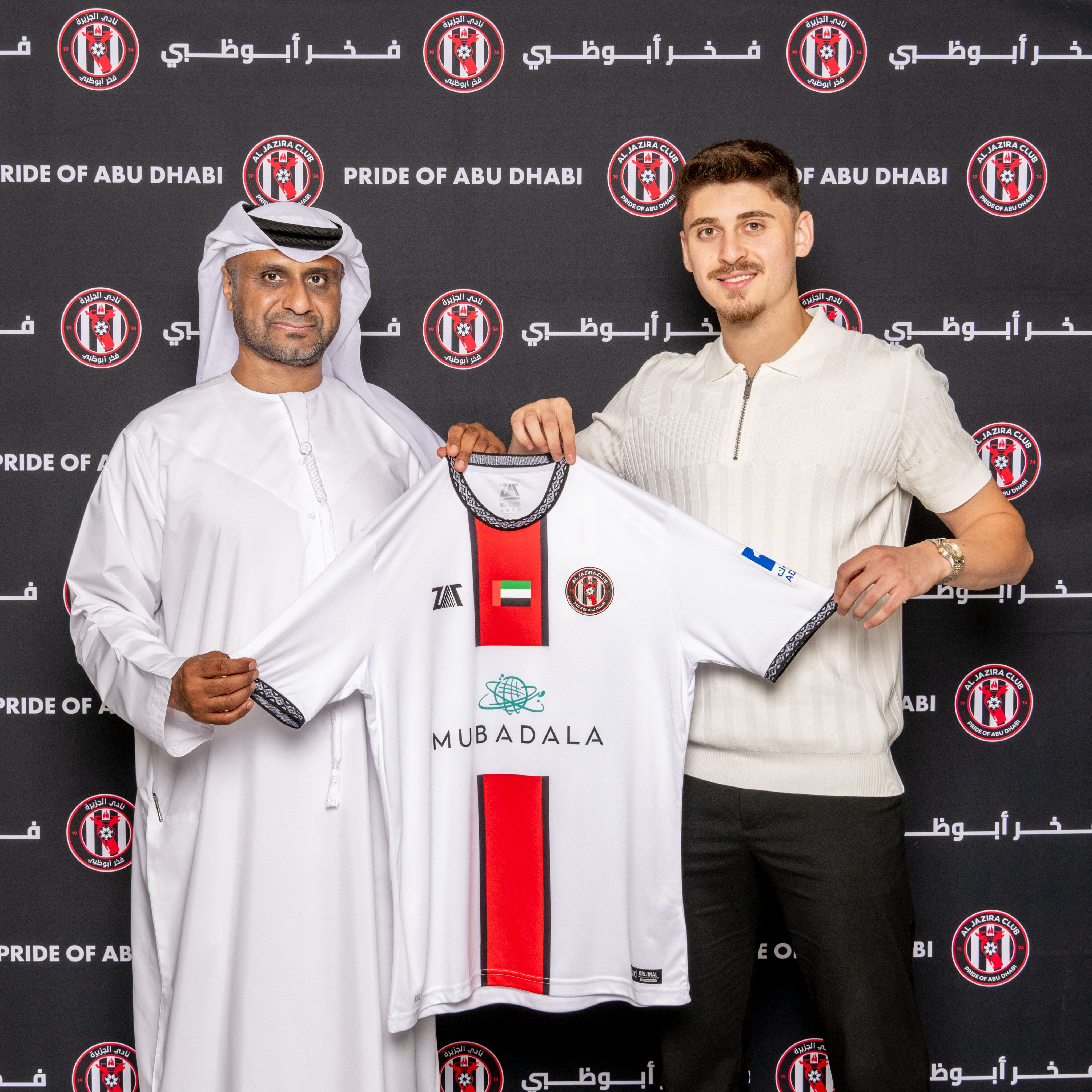 Ravil Tagir, Başakşehir'den Birleşik Arap Emirlikleri ekibi Al Jazira'ye imza attı Ravil Tagir, Başakşehir'den Birleşik Arap Emirlikleri ekibi Al Jazira'ye imza attı - 1. Resim