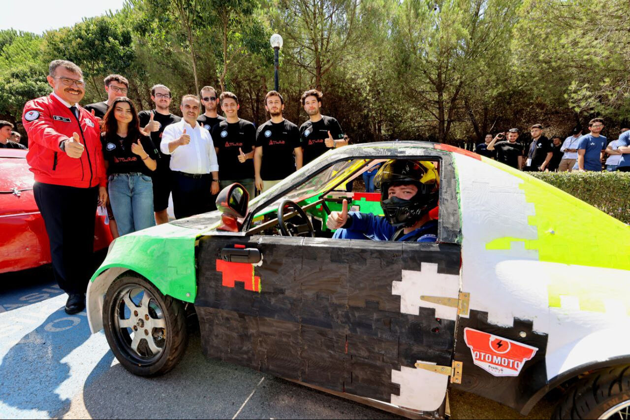 Sanayi ve Teknoloji Bakanı Kacır, Teknofest Elektrikli Araç Yarışları'na start verdi! - 2. Resim
