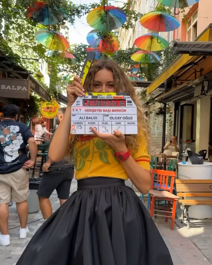 Sinem Kobal uzun süre sonra setlere döndü! Yeni projesinin tarihini duyurdu Sinem Kobal uzun süre sonra setlere döndü! Yeni projesinin tarihini duyurdu - 2. Resim