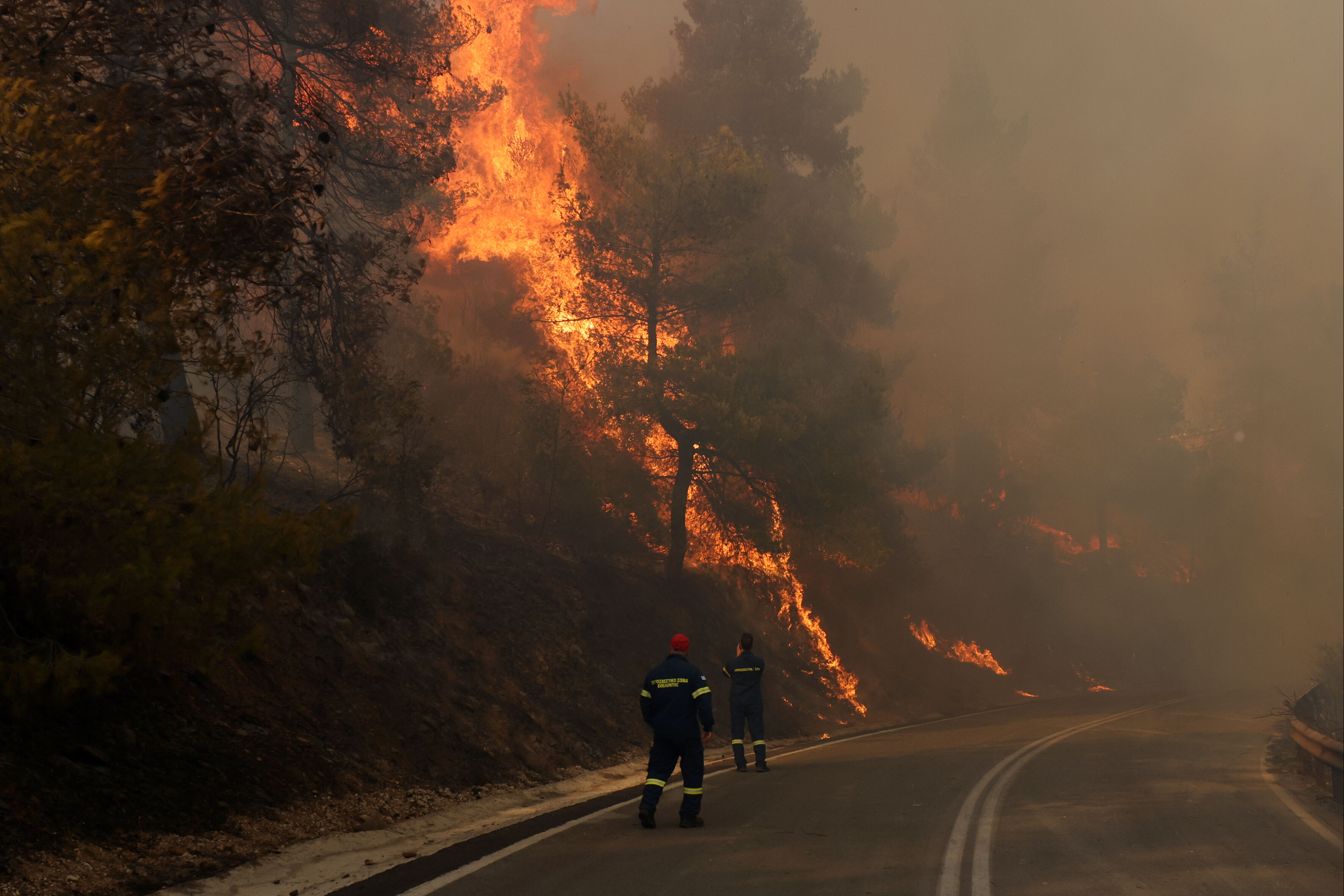 Yunanistan alevlere teslim! Köyler boşaltıldı, ülkenin yarısı 'kırmızı alarm'da - 3. Resim