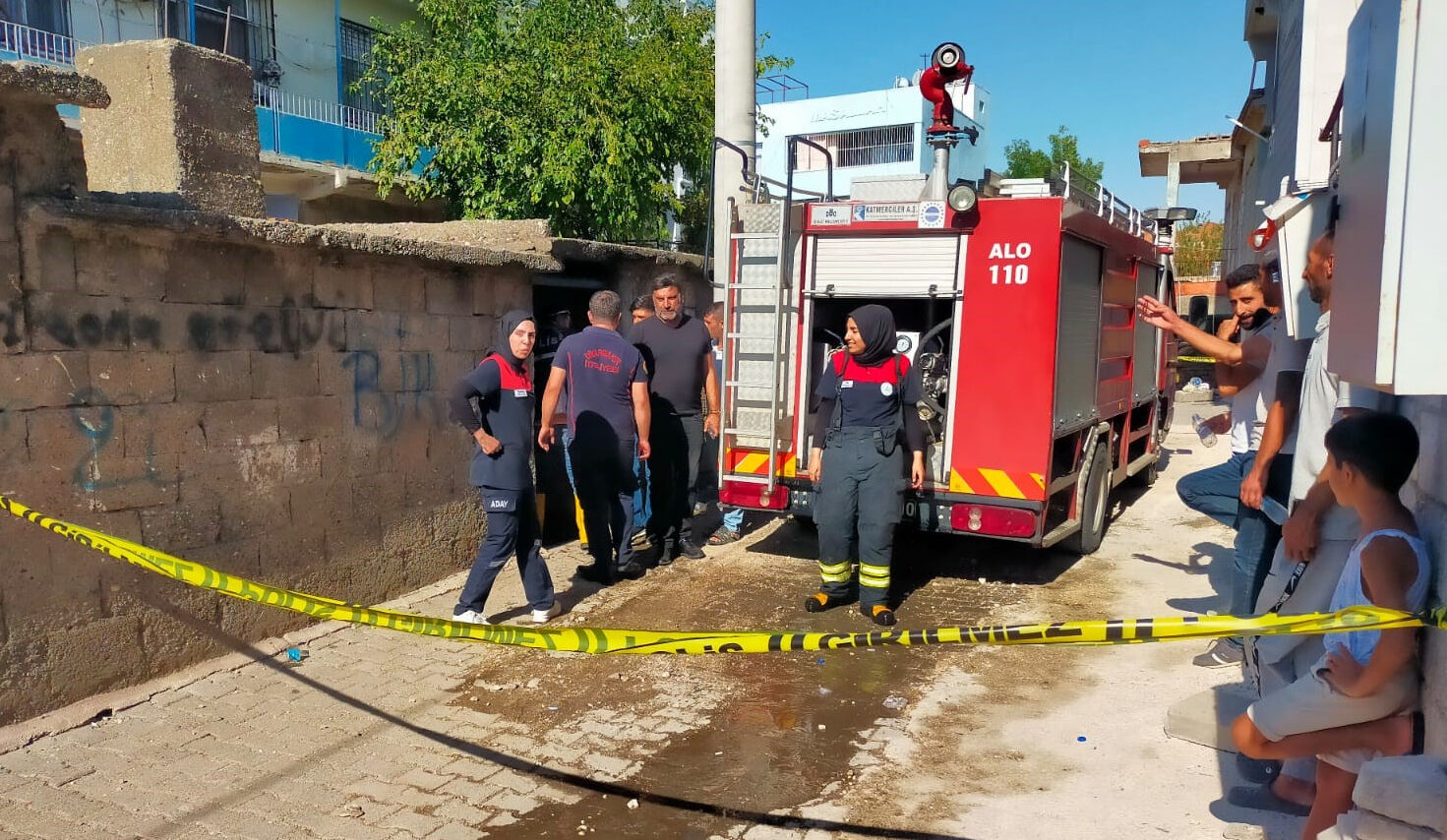 2 katlı binada patlama: 1’i ağır 3 yaralı var - 1. Resim