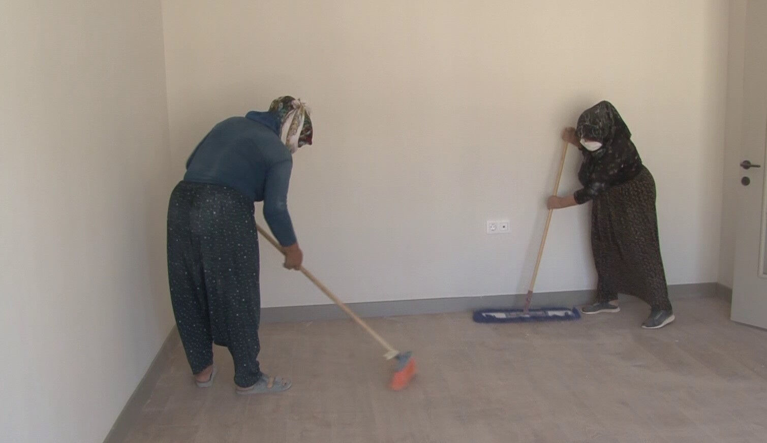 Adıyamanlı depremzedeler anahtarlarını teslim aldı! Baykar’ın yaptığı konutlara yerleşmeye başladı - 2. Resim