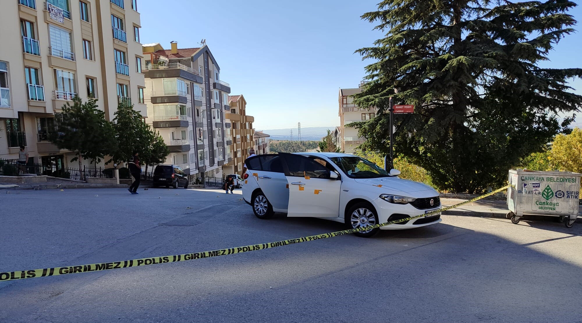 Ankara'da güpegündüz silahlı saldırı! Seyir halindeki araca kurşun yağdırdı - 1. Resim