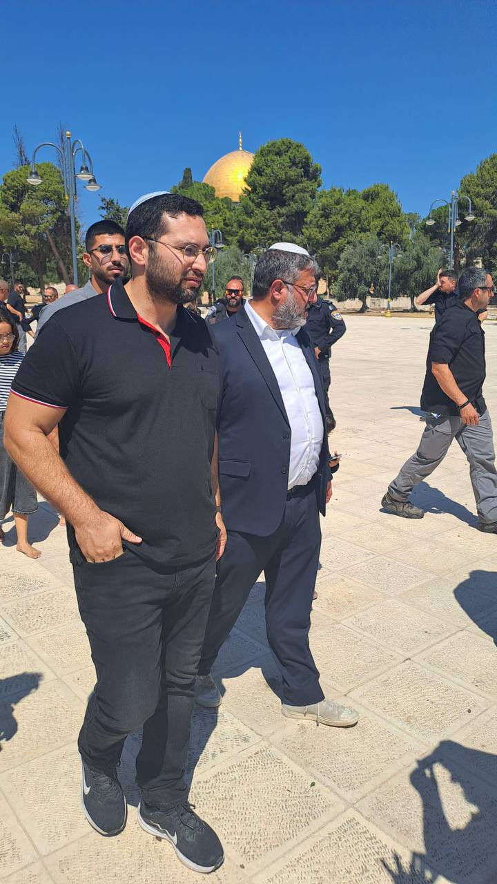 Faşist İsrailli Bakan Ben Gvir'den Mescid-i Aksa'ya baskın! Fanatik Yahudiler yerlere kapandı Aşırı sağcı İsrailli Bakan Ben Gvir'den Mescid-i Aksa'ya baskın! Fanatik Yahudiler yerlere kapandı - 1. Resim