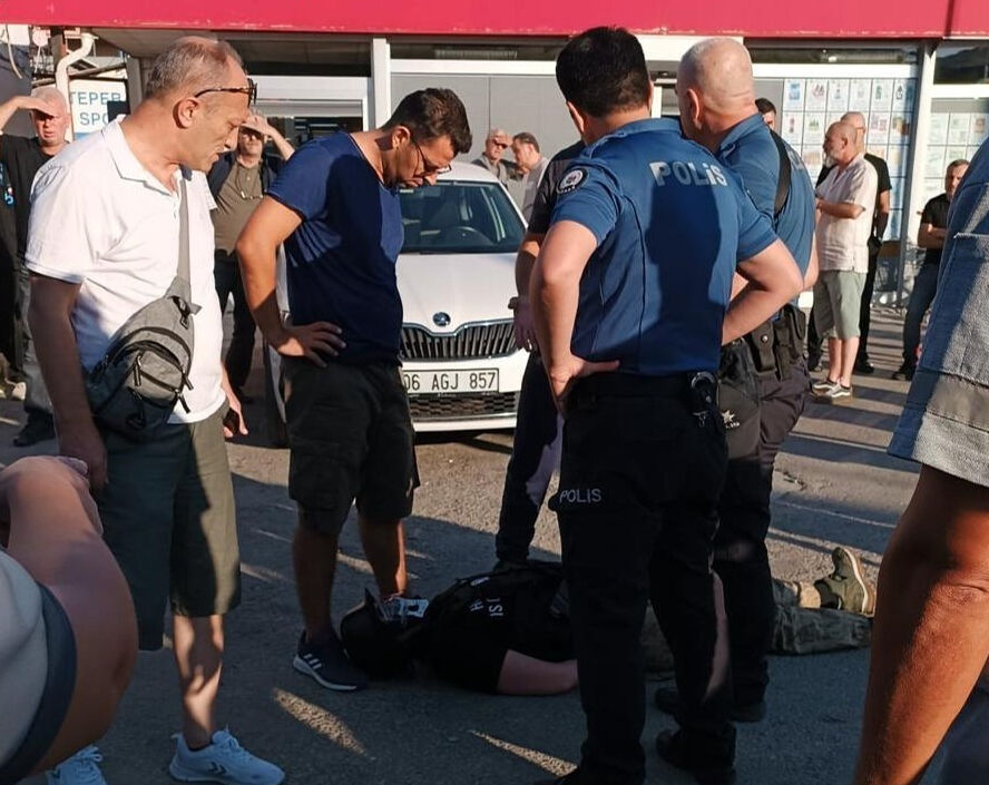 Eskişehir'de baltalı dehşet! 5 kişiyi yaralayan Arda K'nın hedefinde bir siyasi parti varmış - 3. Resim