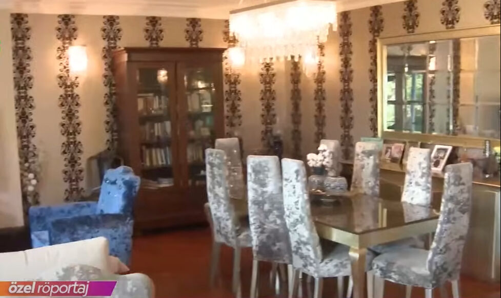 Feyza Civelek annesiyle yaşadığı evin kapılarını ilk kez açtı! Yatak odasına giren sunucu şoke oldu - 1. Resim