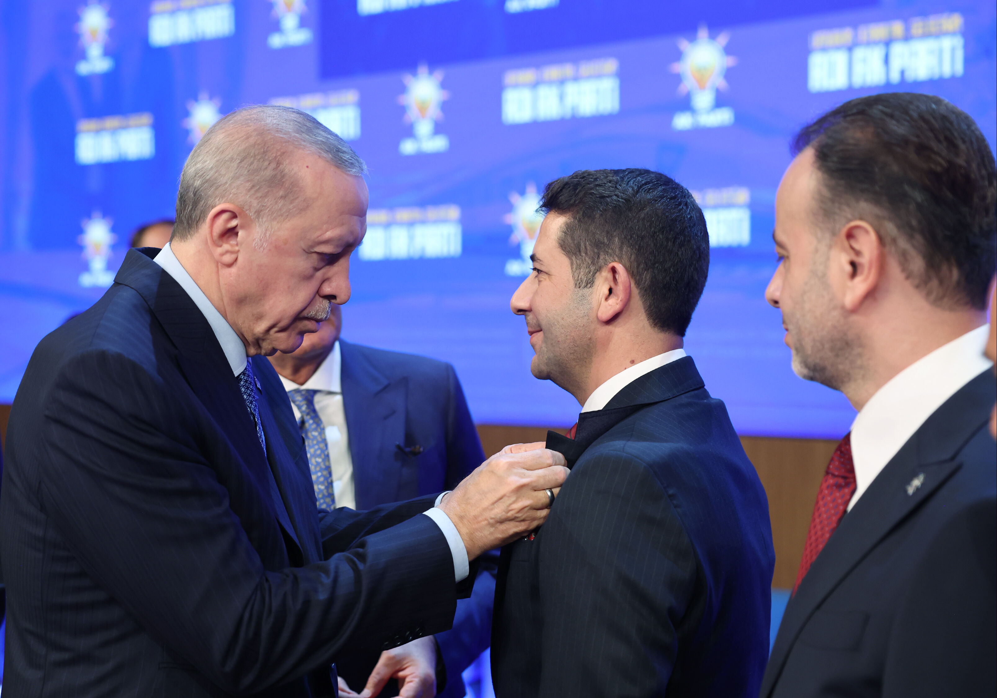 AK Parti'ye 7 belediye kaptırdı! YRP'den partiden ayrılan isimlere tepki AK Parti'ye 7 belediye kaptırdı! YRP'den partiden ayrılan isimlere tepki geldi - 3. Resim