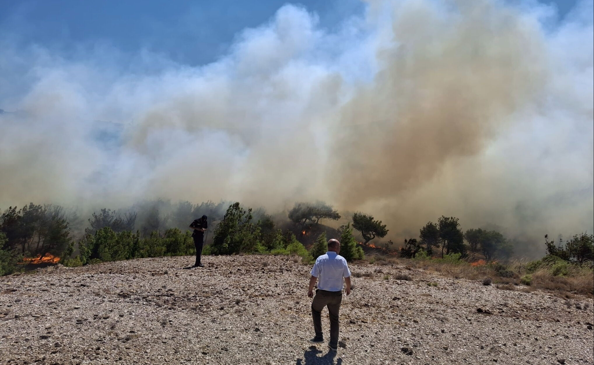 Bozcaada'da ziraat arazisinde yangın çıktı! Çanakkale ve çevresinden hava araçları bölgeye yönlendirildi - 1. Resim