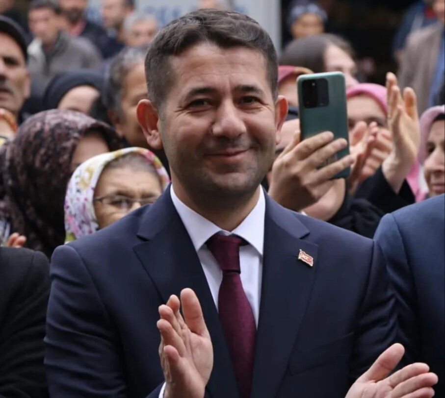 Cumhurbaşkanı Erdoğan tek tek duyurdu! İşte AK Parti'ye geçen 15 isim Cumhurbaşkanı Erdoğan tek tek duyurdu! İşte AK Parti'ye geçen 17 isim - 4. Resim