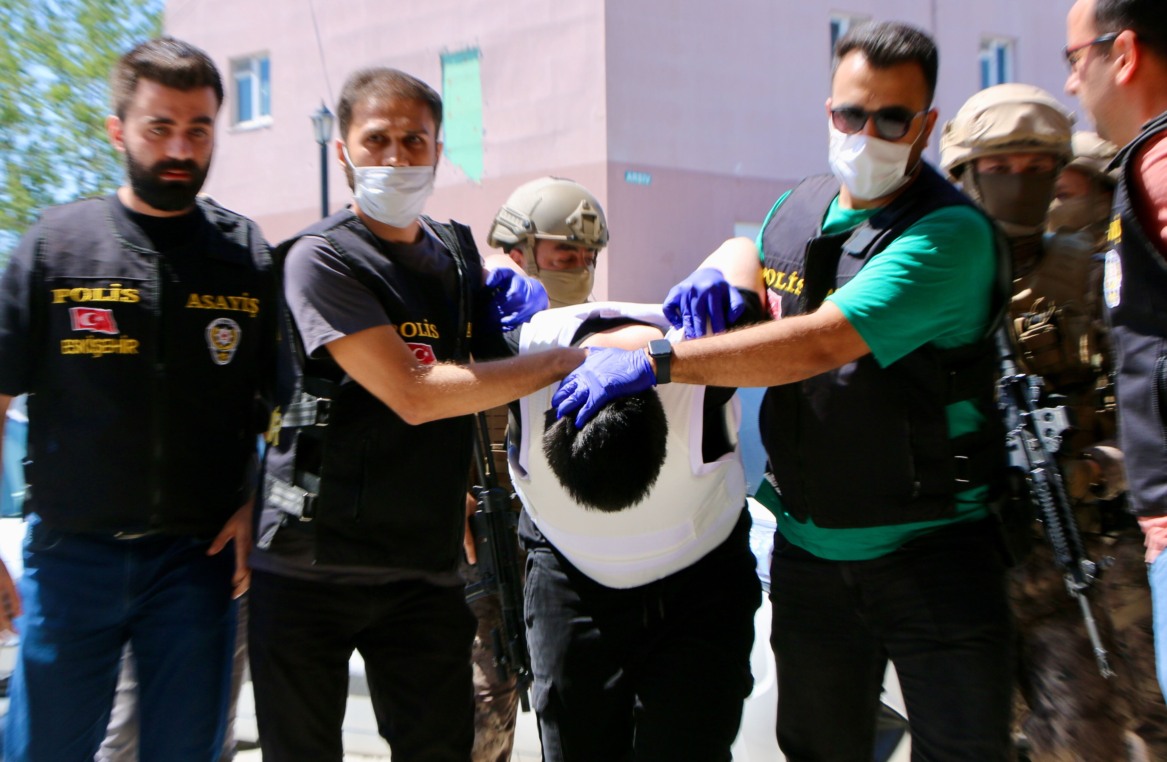 Eskişehir saldırganına 108 yıl hapis istendi! Oyun kıyafetiyle 5 kişiyi bıçaklayan gençten itiraflar: Patlayıcı yapamadım Eskişehir saldırganına 108 yıl hapis! Oyun kıyafetiyle 5 kişiyi bıçaklayan gençten çarpıcı itiraflar: Patlayıcı yapamadım - 1. Resim