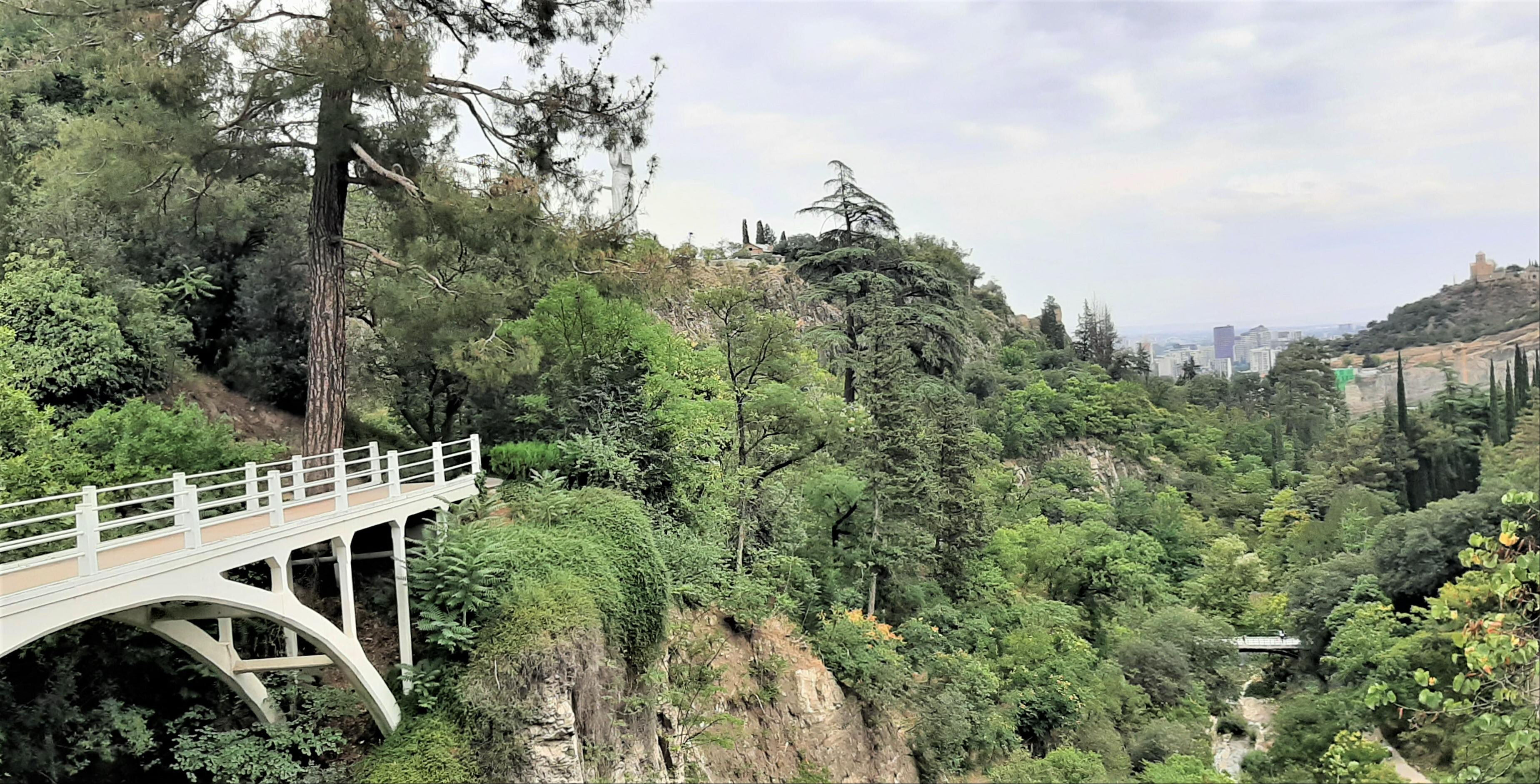 Gürcistan'da bulunan en iyi 5 tarihi ve turistik yer 2024 Gürcistan'da bulunan en iyi 5 tarihi ve turistik yer 2024 - 3. Resim