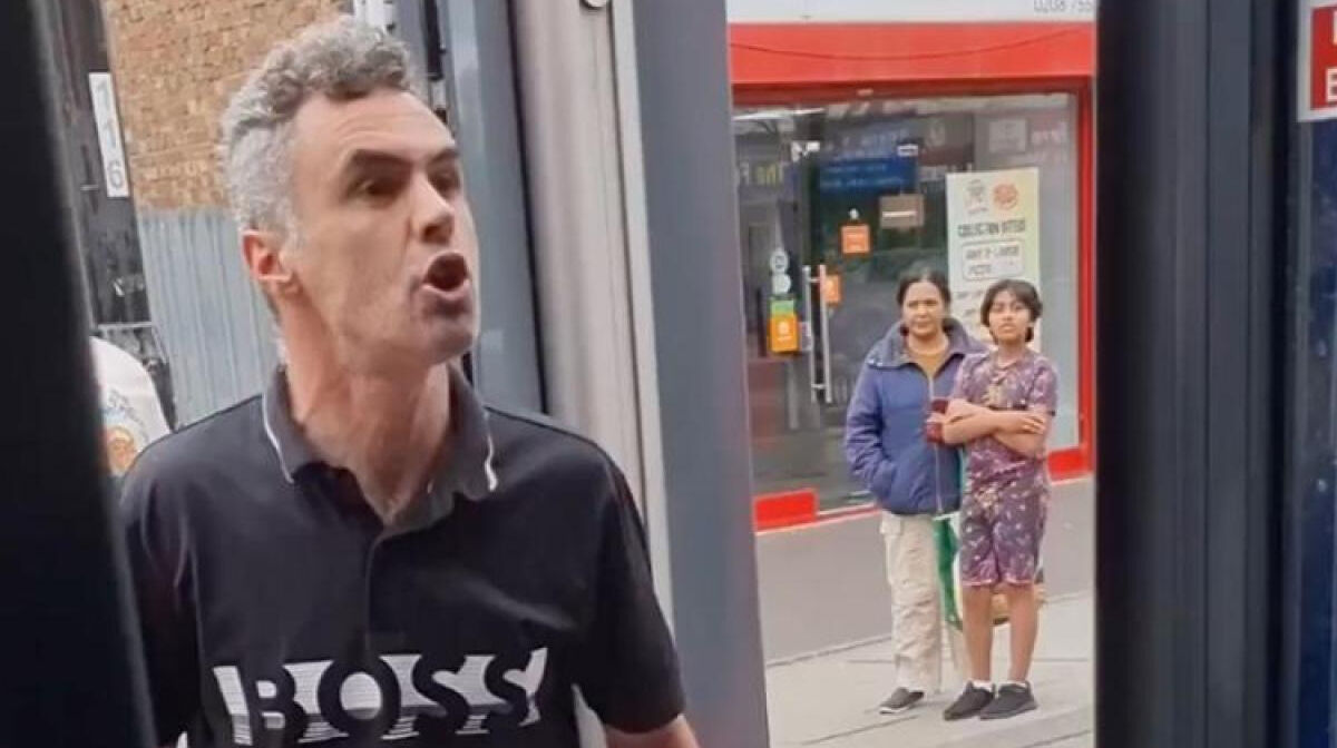 Müslüman otobüs şoförüne tükürüp hakaret etmişti! Cezası belli oldu - 1. Resim