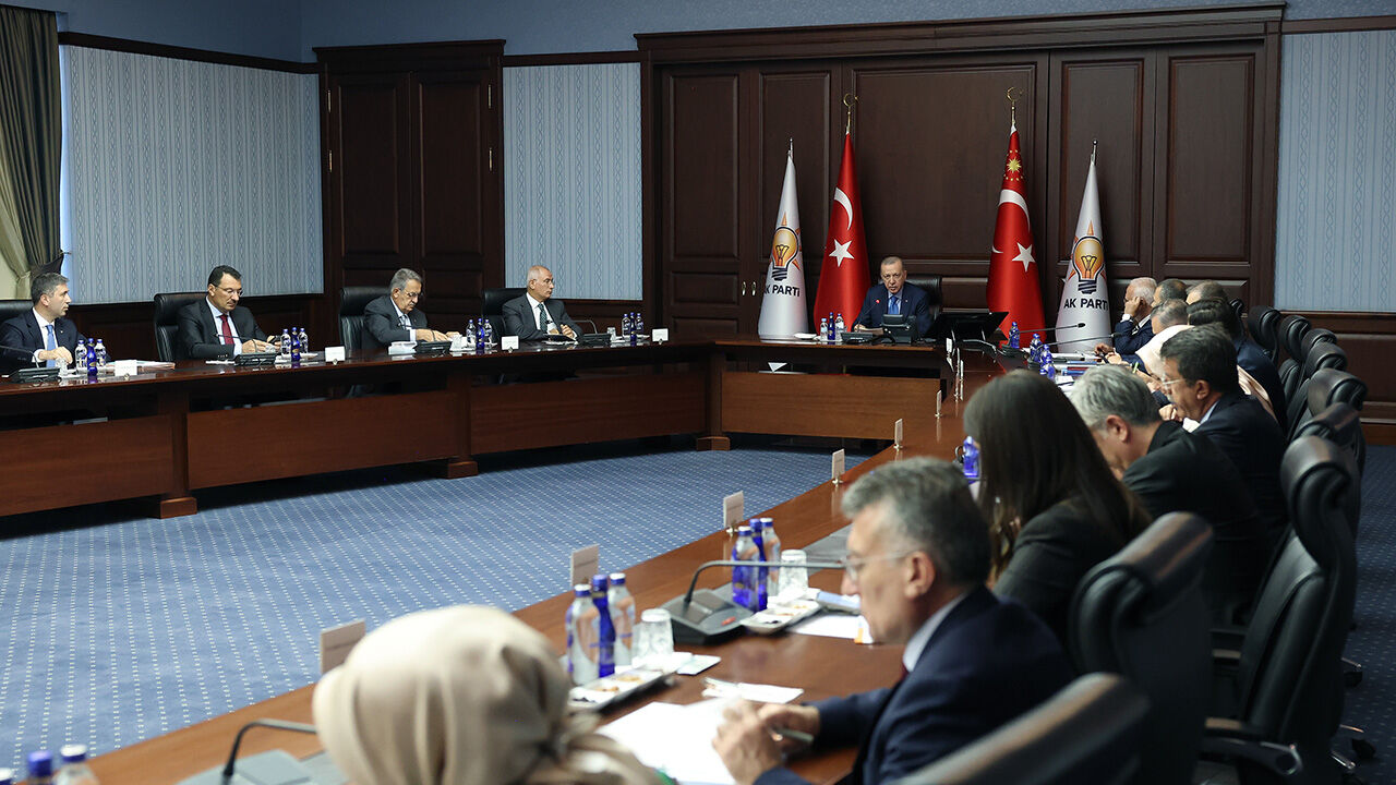 MYK üyesinin sözleri Erdoğan'ı kızdırdı:  MYK üyesinin sözleri Erdoğan'ı kızdırdı: