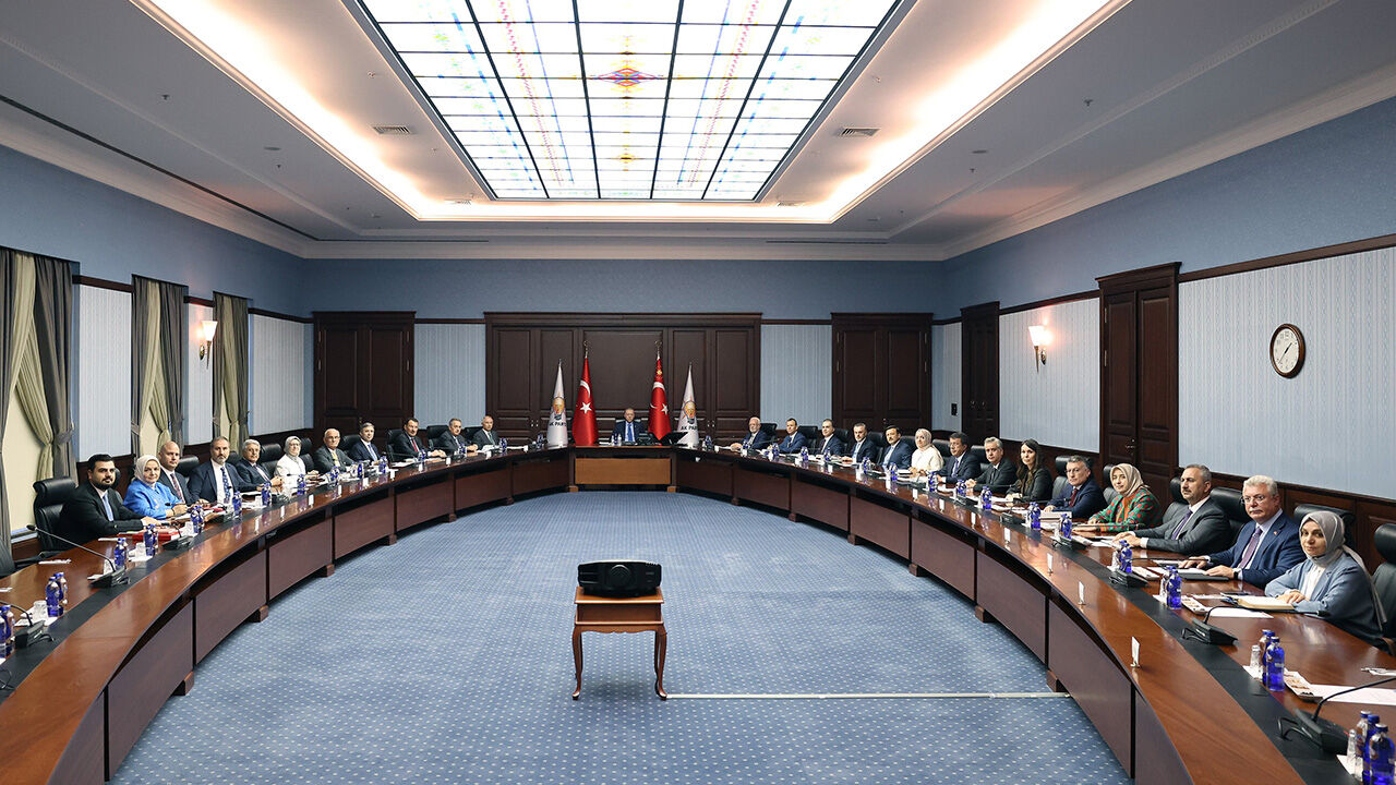 MYK üyesinin sözleri Erdoğan'ı kızdırdı:  MYK üyesinin sözleri Erdoğan'ı kızdırdı: