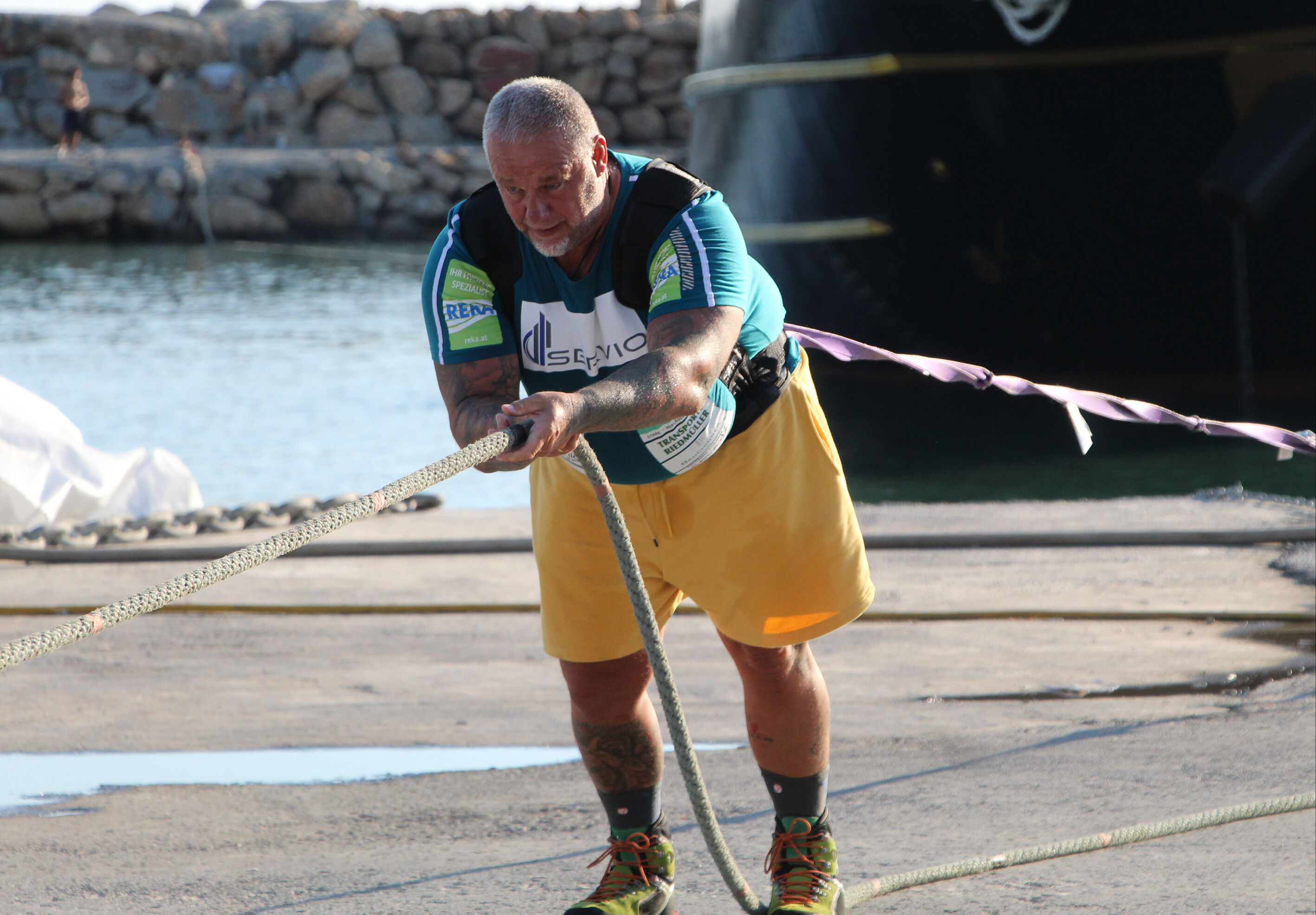 Antalya'da yeni bir rekor! Avusturyalı sporcu Alanya'da 1300 ton ağırlığındaki tekneyi çekti - 1. Resim