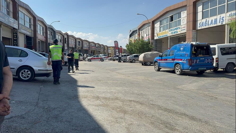 Camiye giderken serseri kurşunun hedefi oldu Camiye giderken serseri kurşunun hedefi oldu - 2. Resim