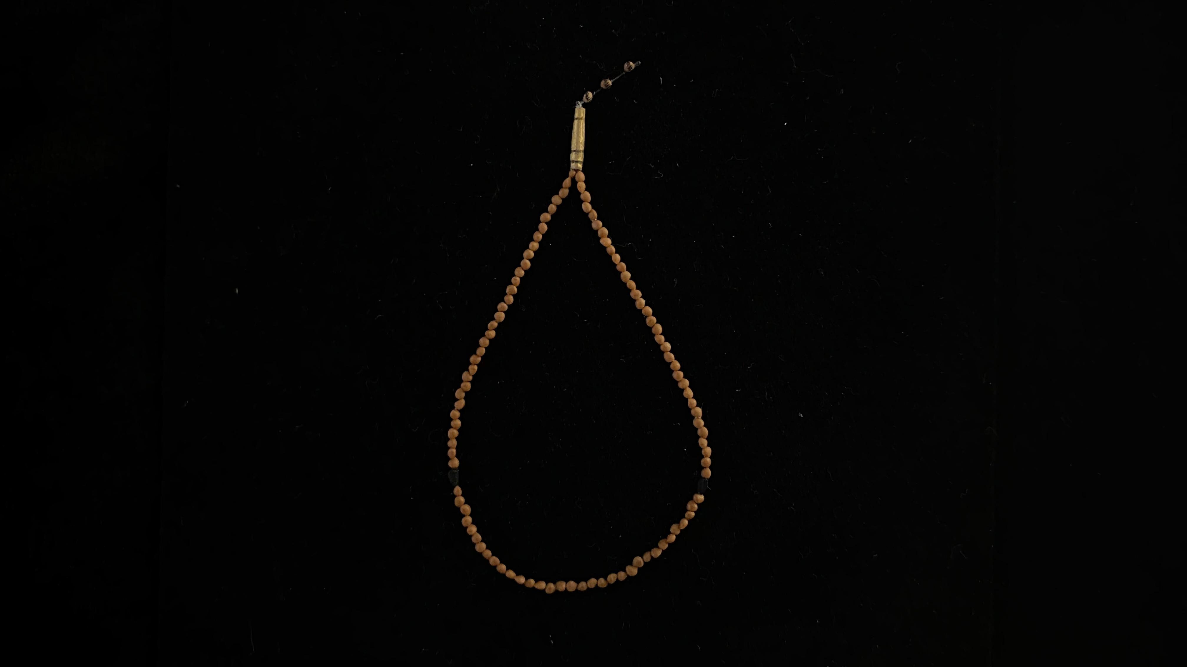 Dünyanın en küçük tespihi ile Türk bayrağı Diyarbakır Müzesi'nde sergileniyor Dünyanın en küçük tespihi ile Türk bayrağı Diyarbakır Müzesi'nde sergileniyor - 3. Resim