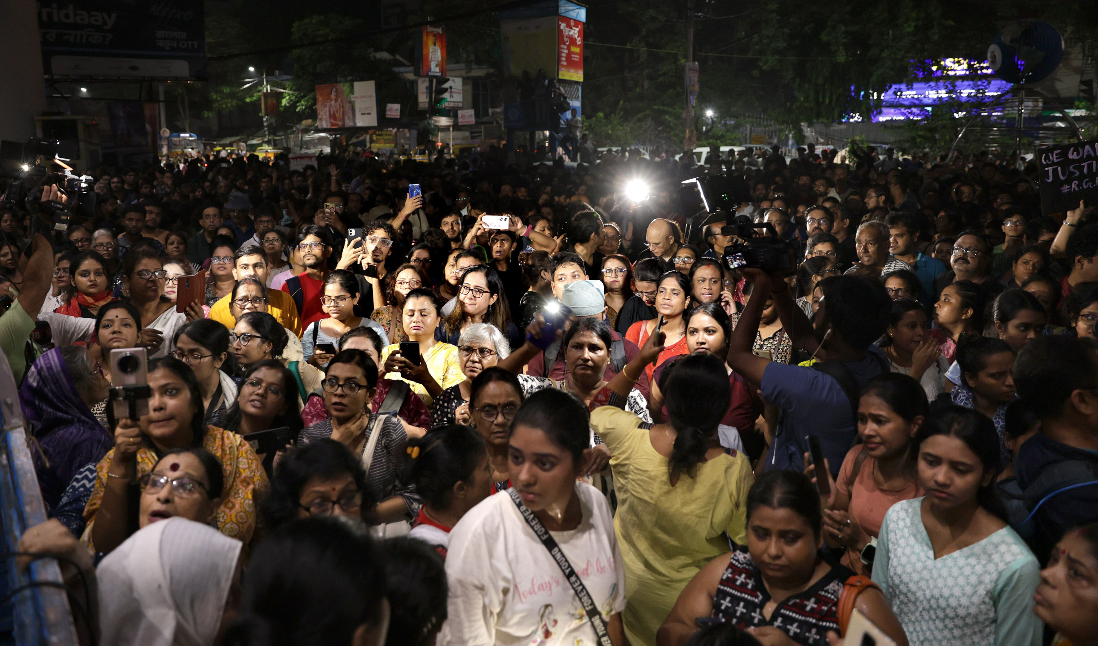 Hindistan'da doktora hastanede tecavüz edip öldürdüler Hindistan'da doktora hastanede tecavüz edip öldürdüler - 4. Resim