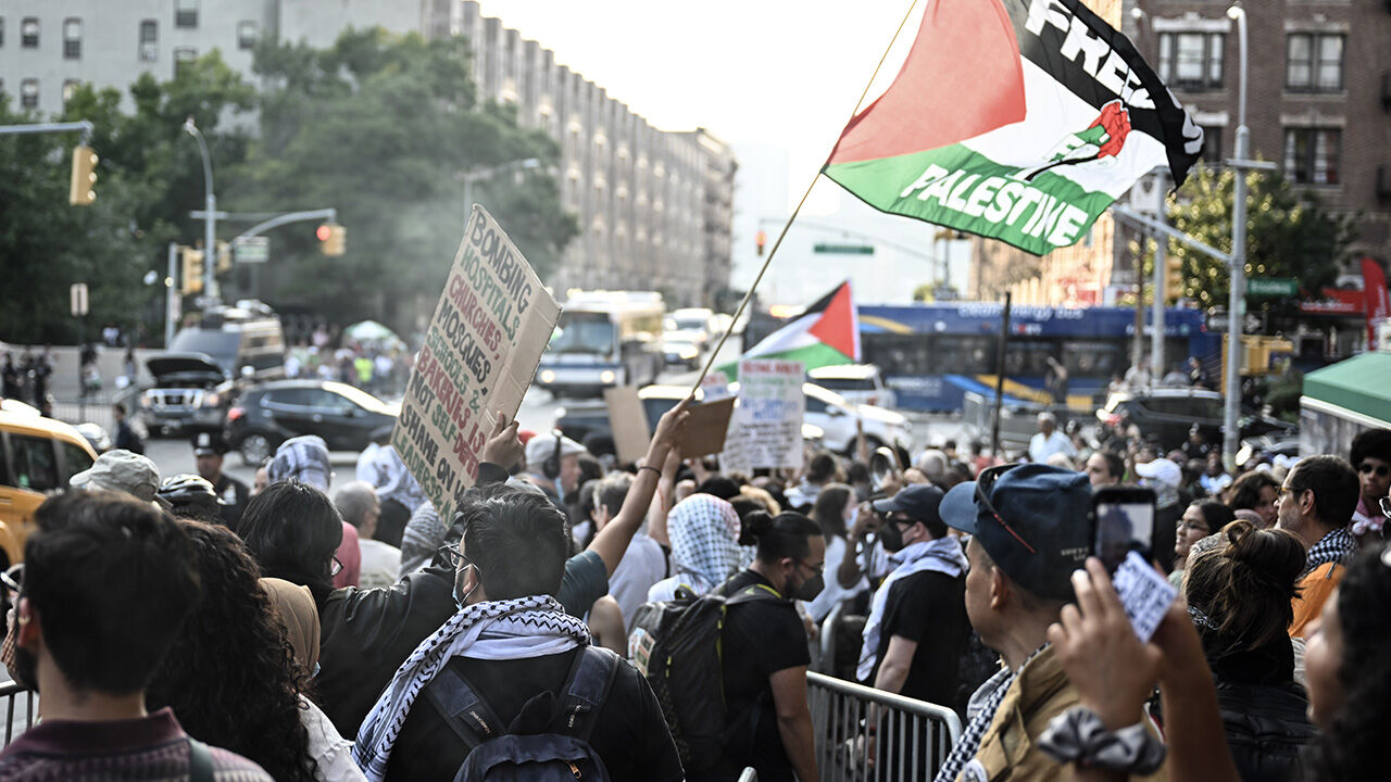 Kamala Harris'in New York etkinliğine Filistin destekçilerinden protesto - 2. Resim