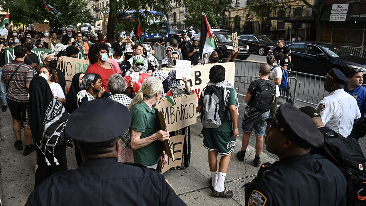 Kamala Harris'in New York etkinliğine Filistin destekçilerinden protesto - 3. Resim